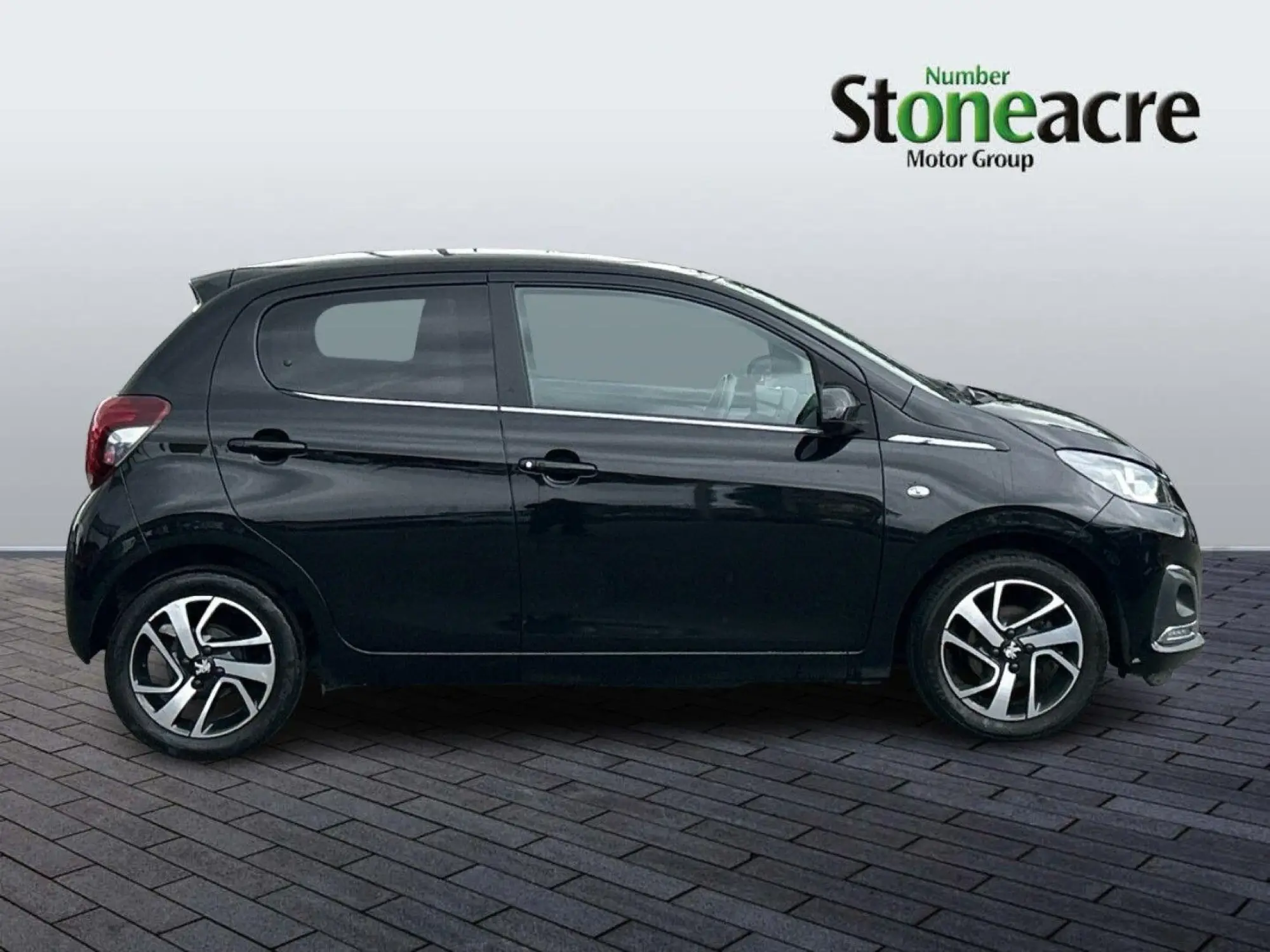 Peugeot 108 1.0 72 Allure 5dr NY21AXZ Image 2