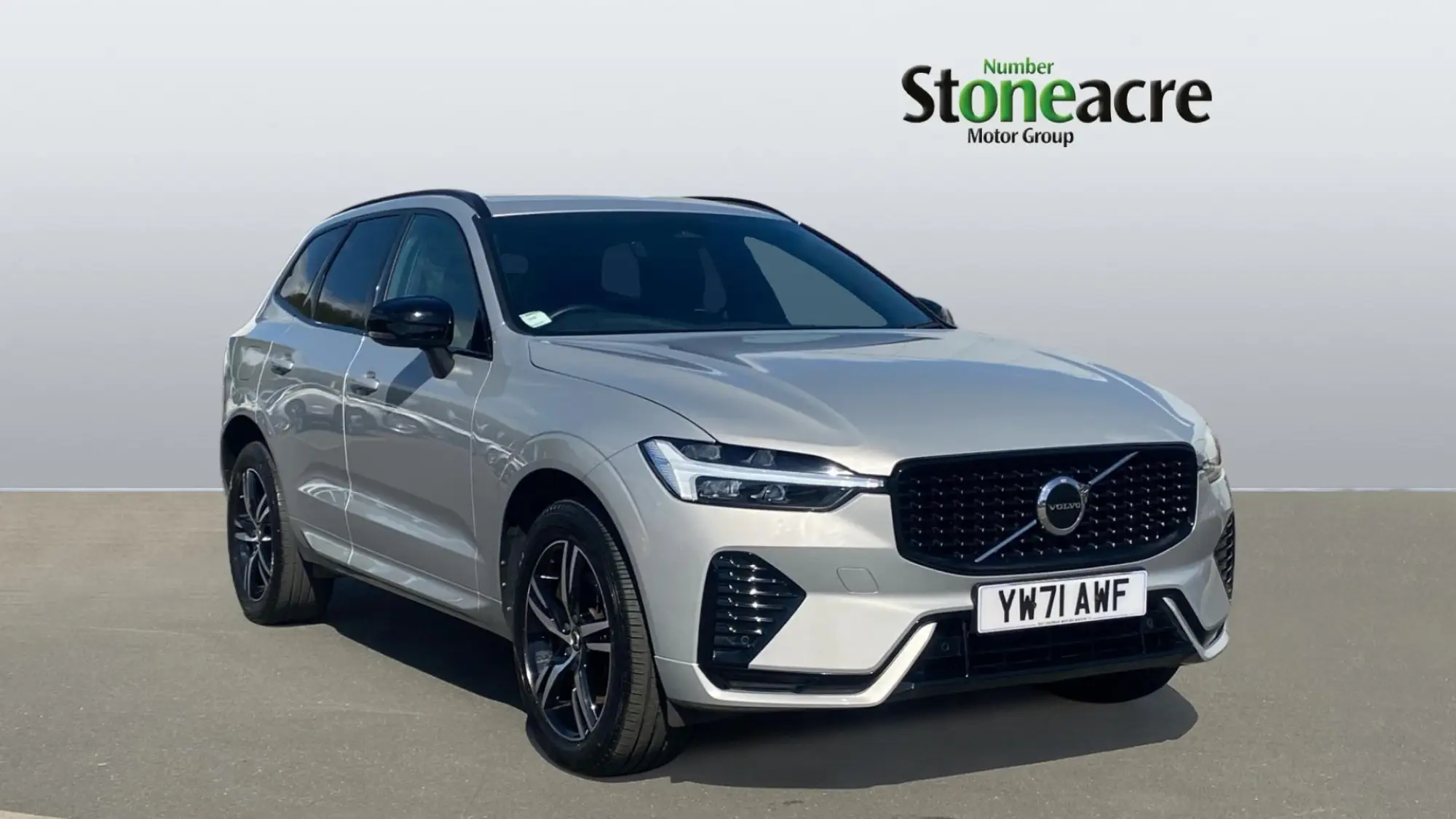 Volvo XC60 2.0 B4 MHEV R-Design Auto AWD Euro 6 (s/s) 5dr YW71AWF Image 1