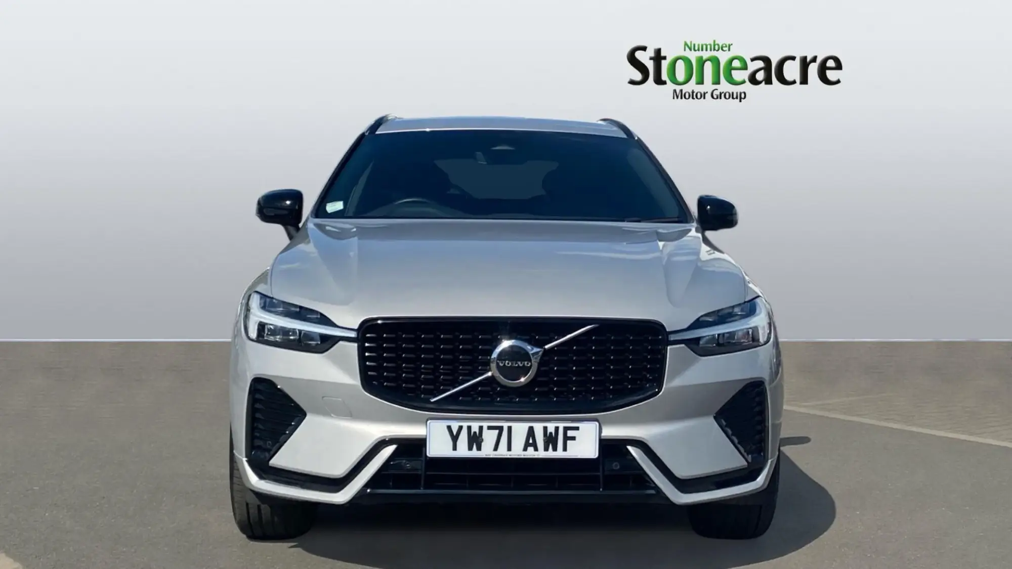 Volvo XC60 2.0 B4 MHEV R-Design Auto AWD Euro 6 (s/s) 5dr YW71AWF Image 2