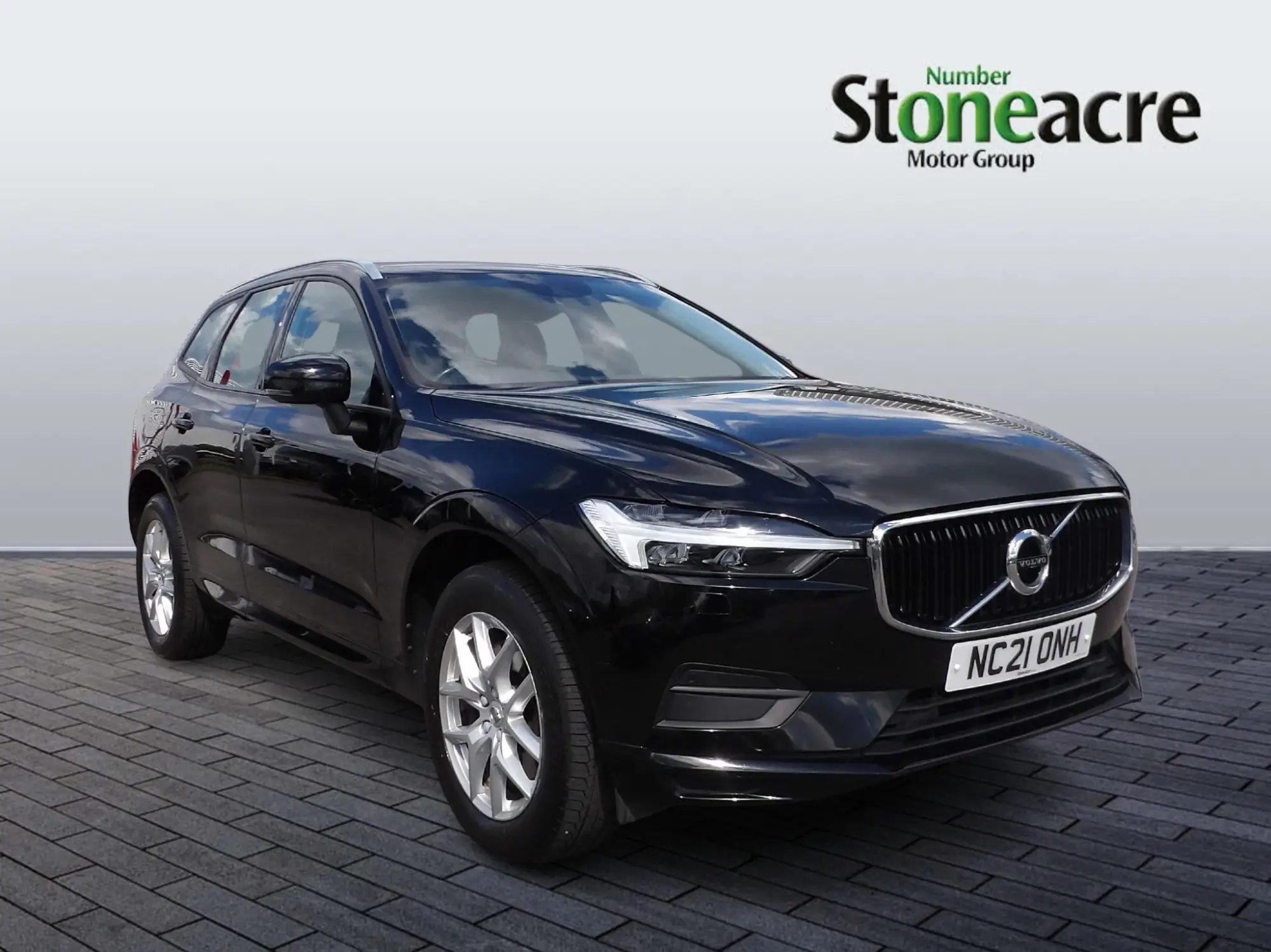 Volvo XC60 Momentum, B4 AWD mild hybrid NC21ONH Image 1