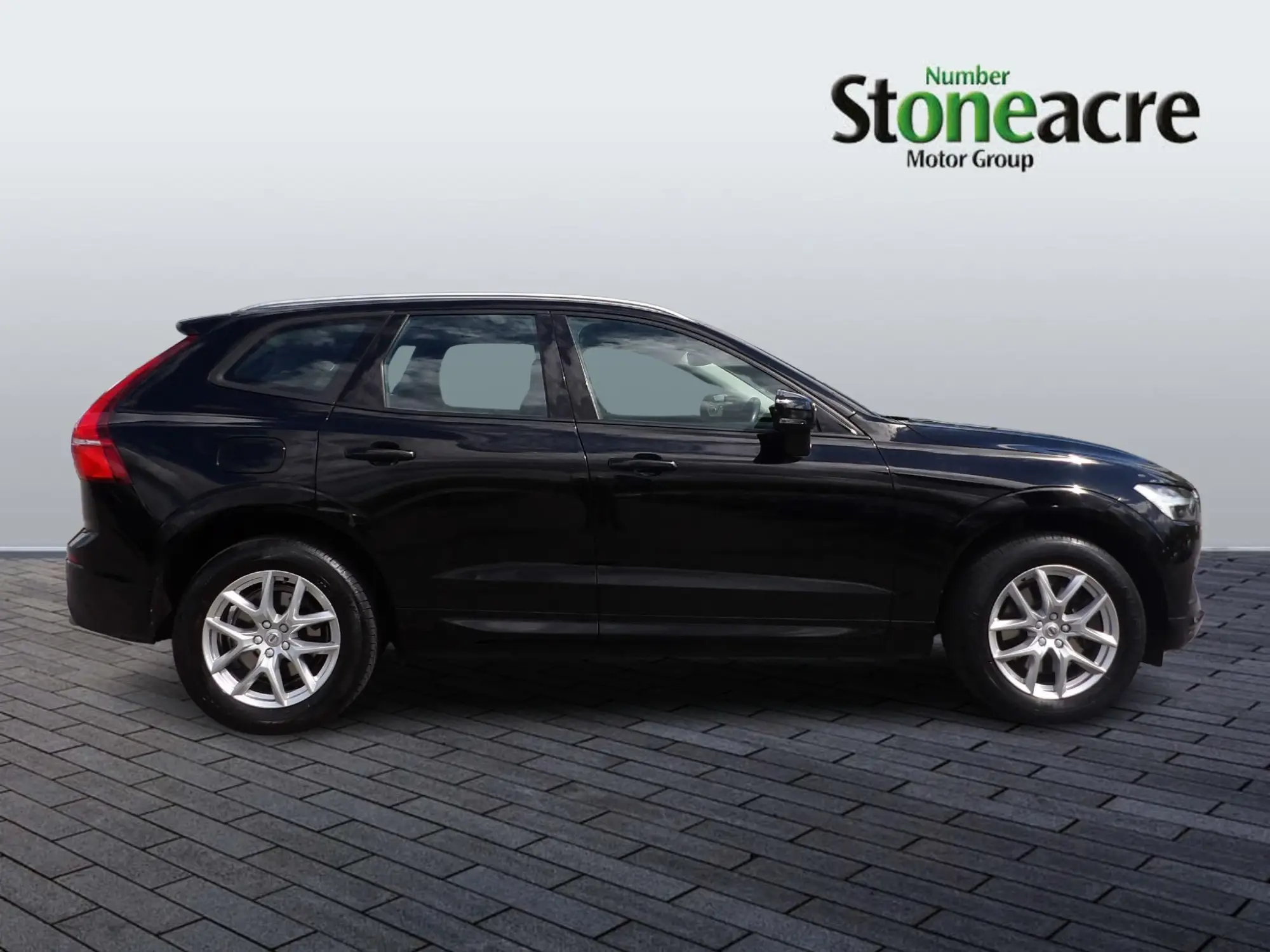 Volvo XC60 Momentum, B4 AWD mild hybrid NC21ONH Image 2