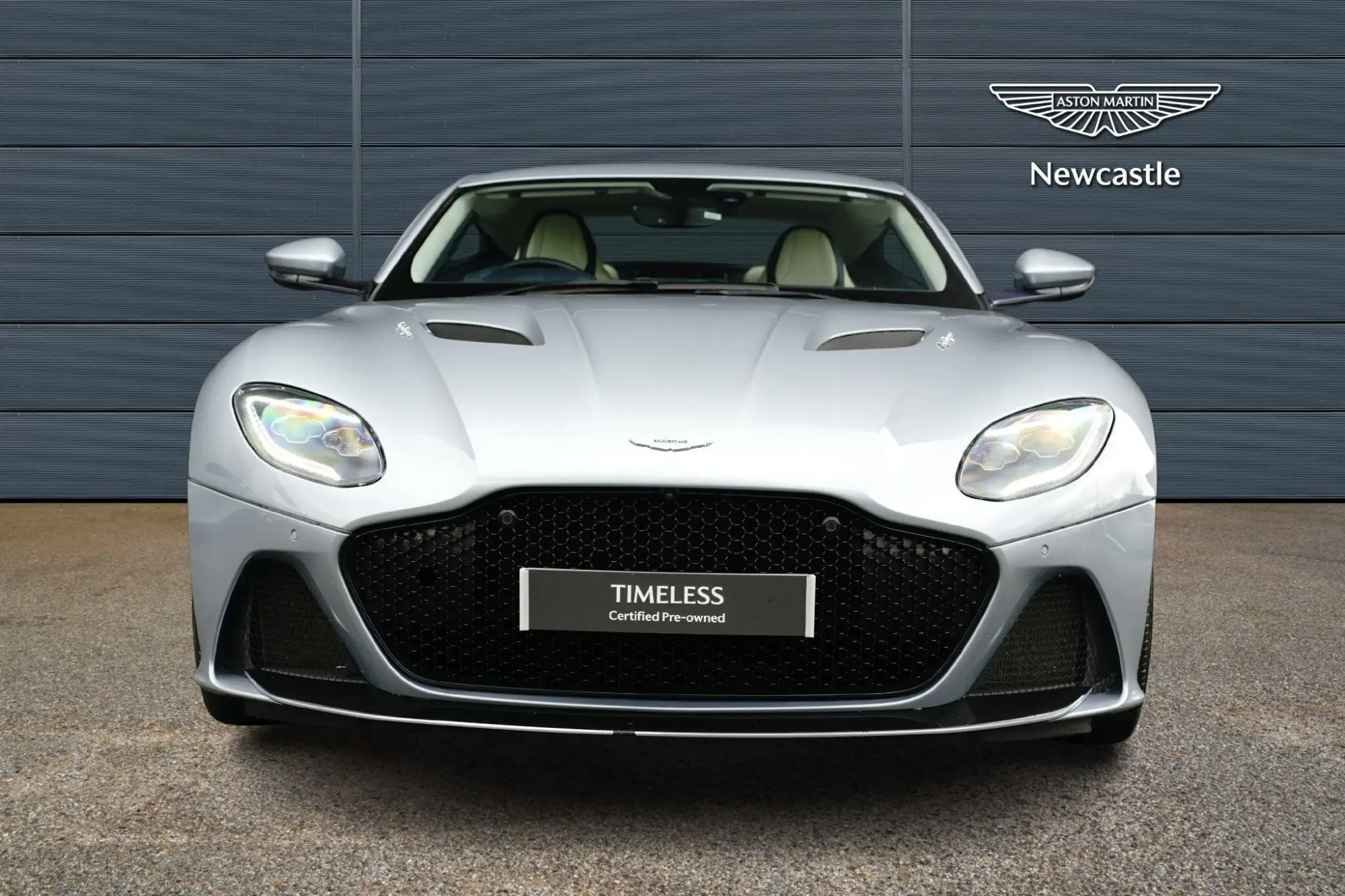 Aston Martin DBS Image 2