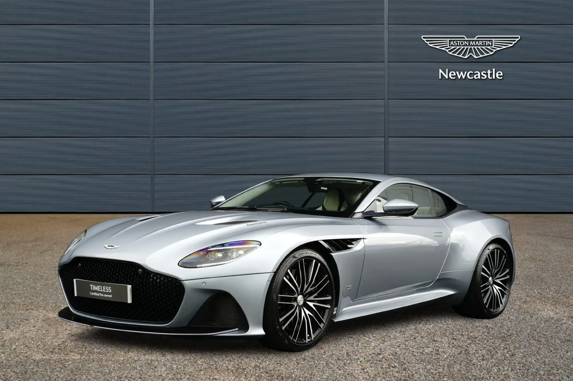 Aston Martin DBS Image 3