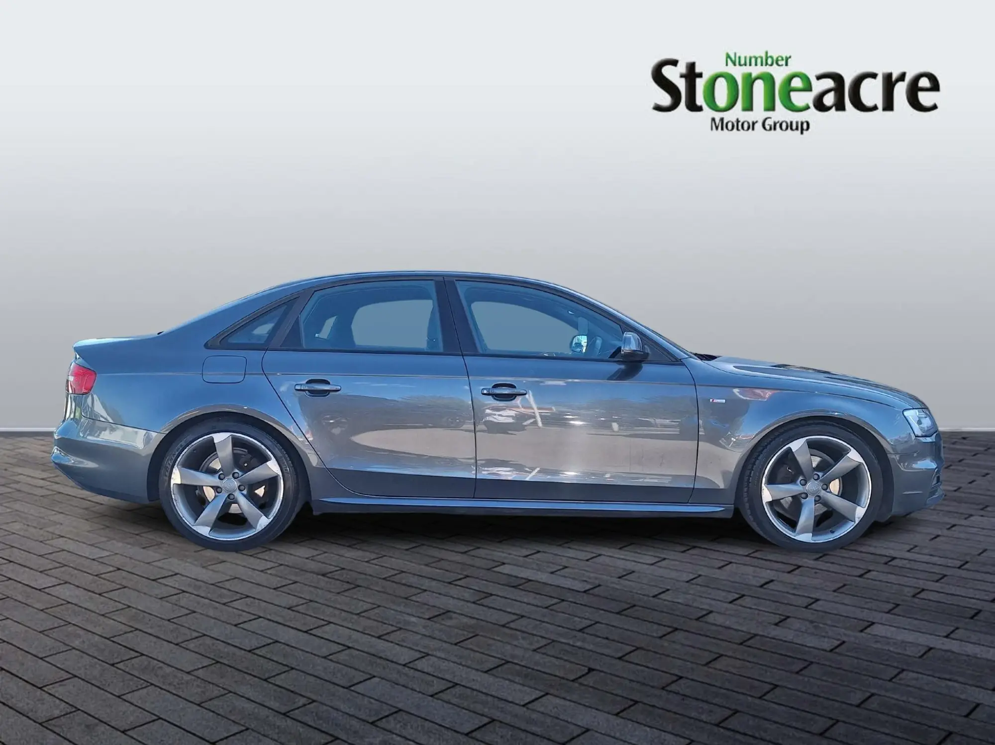 Audi A4 2.0 TDI Black Edition Euro 5 (s/s) 4dr RJ14GZG Image 2