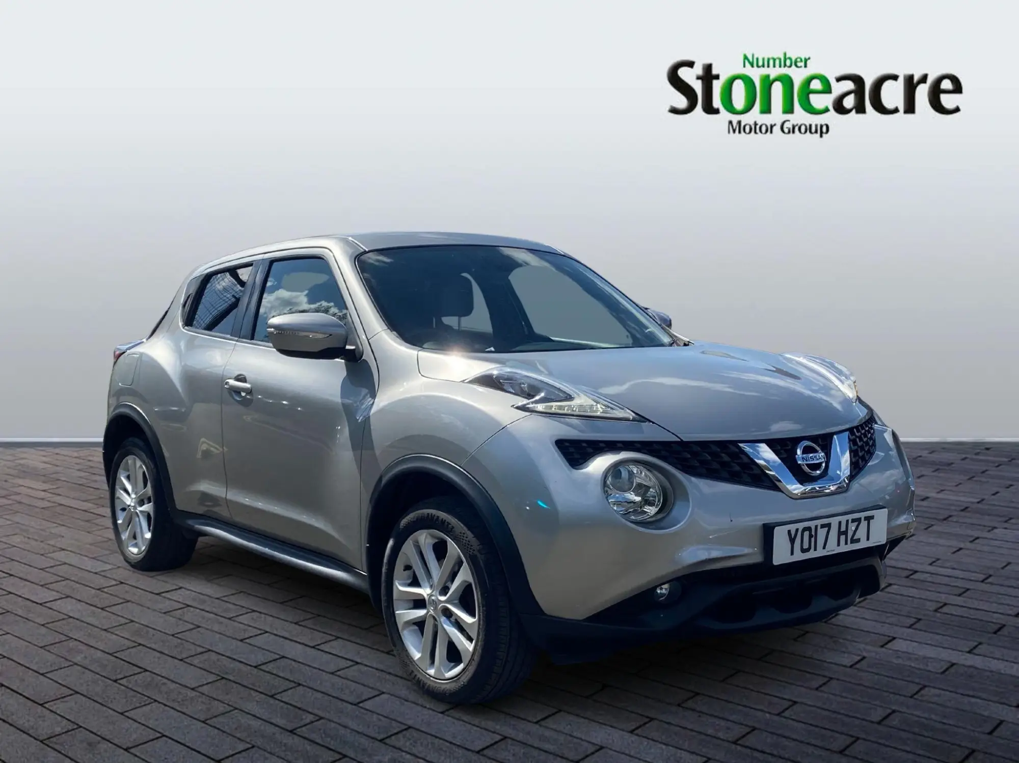 Nissan Juke 1.5 dCi N-Connecta SUV 5dr Diesel Manual Euro 6 (s/s) (110 ps) YO17HZT Image 1