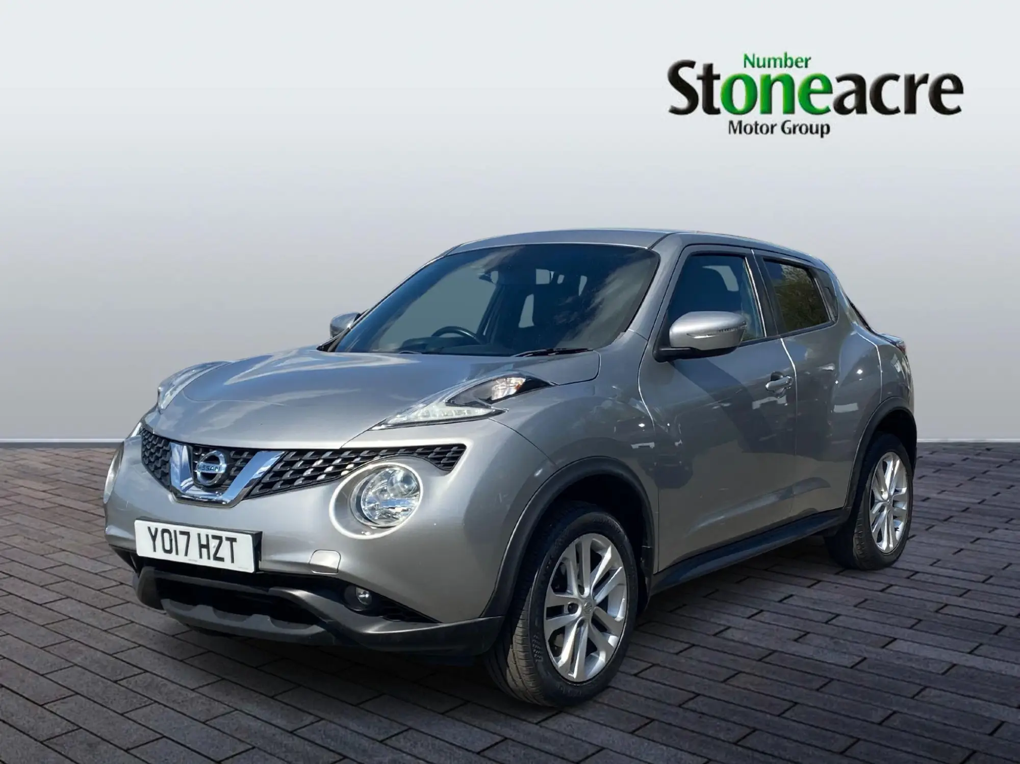 Nissan Juke 1.5 dCi N-Connecta SUV 5dr Diesel Manual Euro 6 (s/s) (110 ps) YO17HZT Image 3