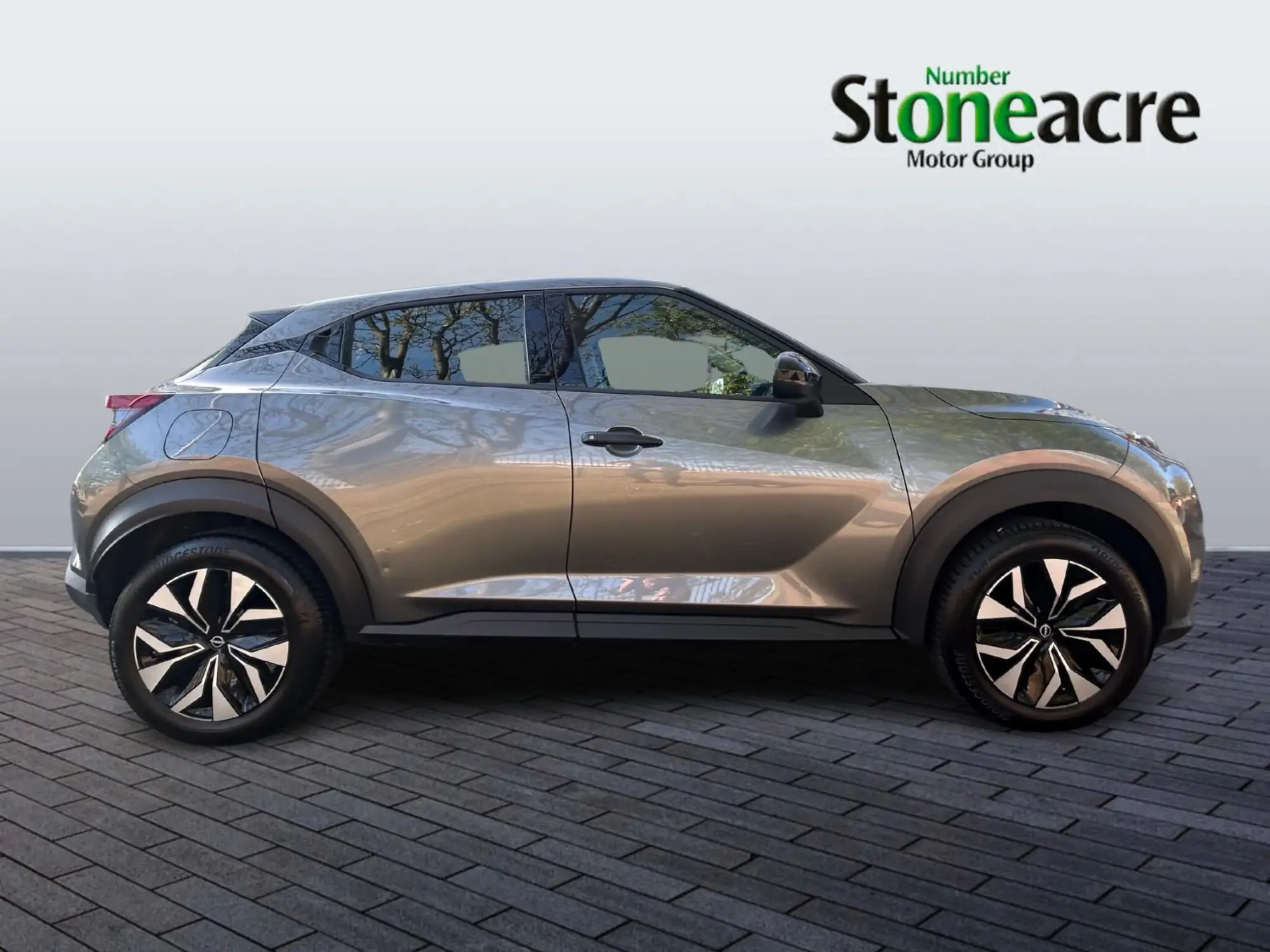 Nissan Juke 1.0 DIG-T Acenta Premium Euro 6 (s/s) 5dr OW74VRZ Image 2