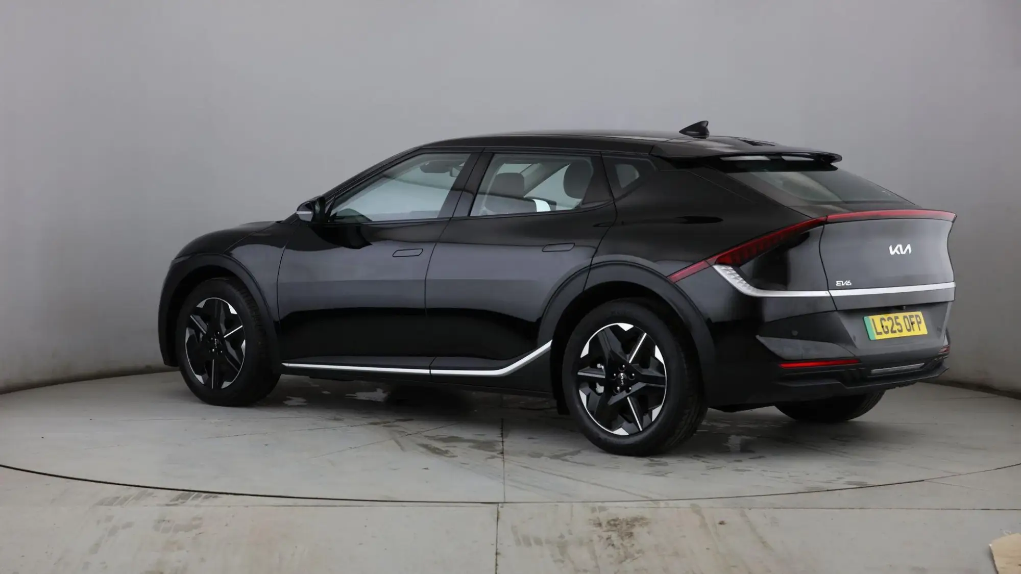 Kia EV6 63kWh Wave Auto 5dr LG25OFP Image 2