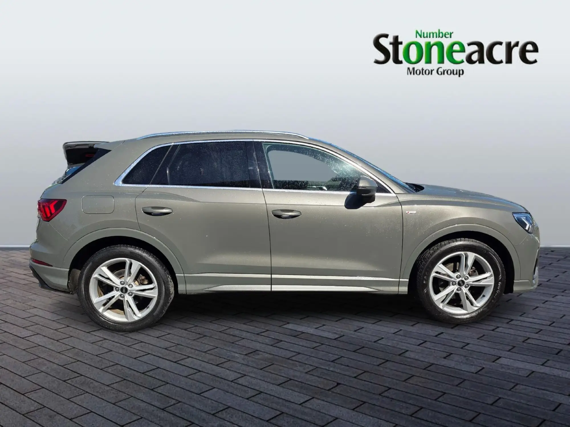 Audi Q3 1.5 TFSI CoD 35 S line S Tronic Euro 6 (s/s) 5dr ML21KZM Image 2