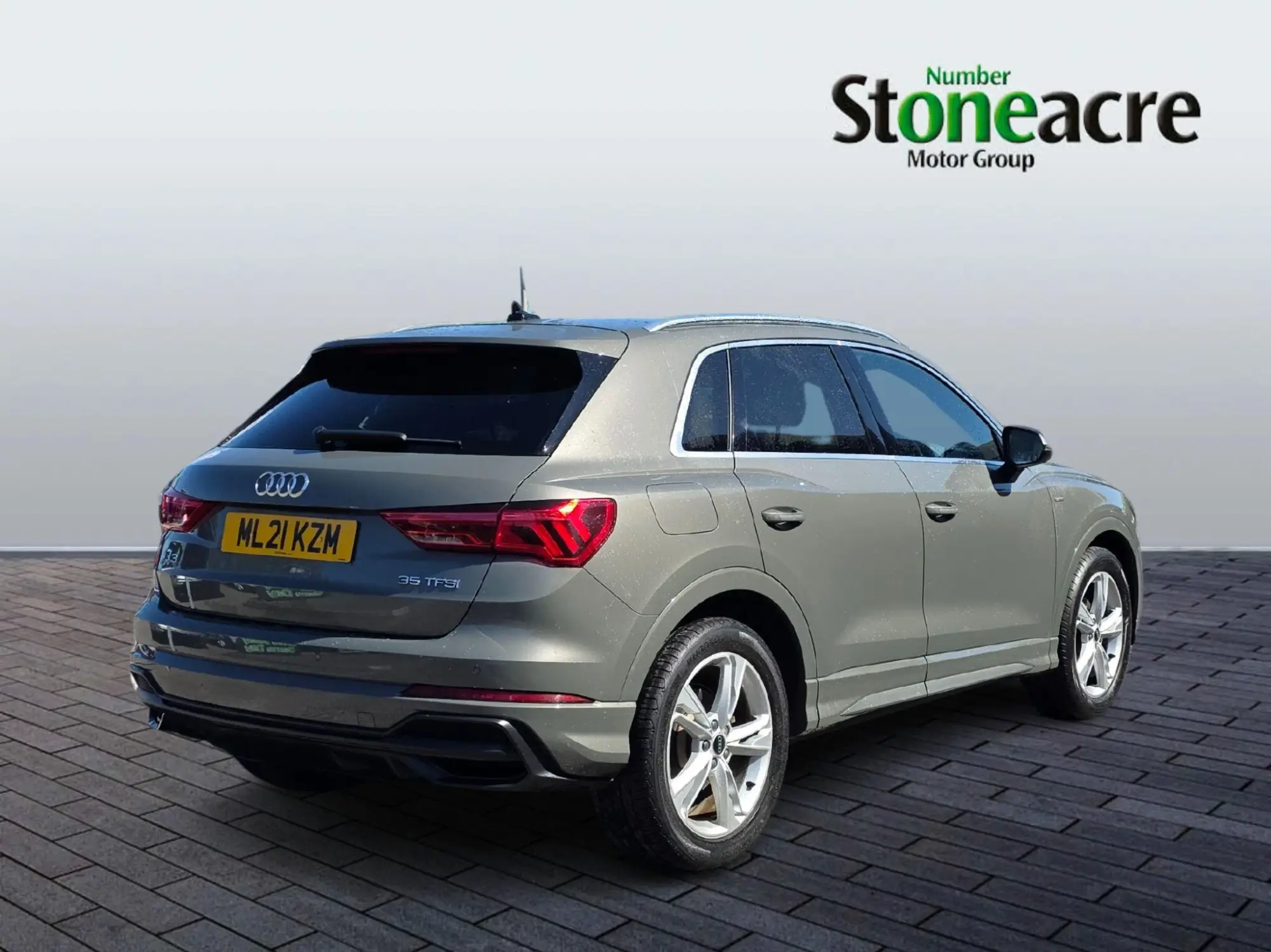Audi Q3 1.5 TFSI CoD 35 S line S Tronic Euro 6 (s/s) 5dr ML21KZM Image 3