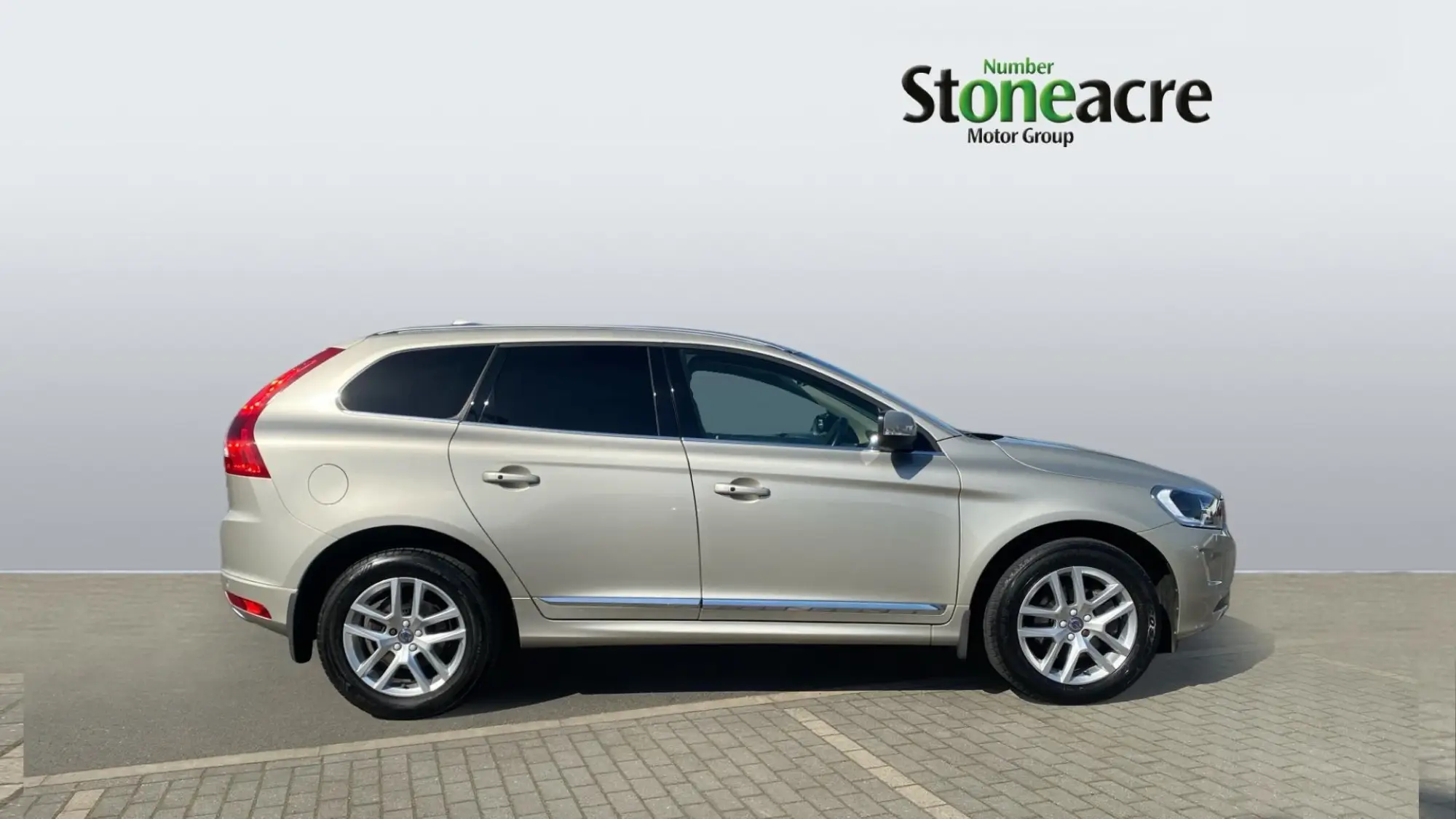 Volvo XC60 2.0 D4 SE Lux Nav Auto Euro 6 (s/s) 5dr CY66OLU Image 3