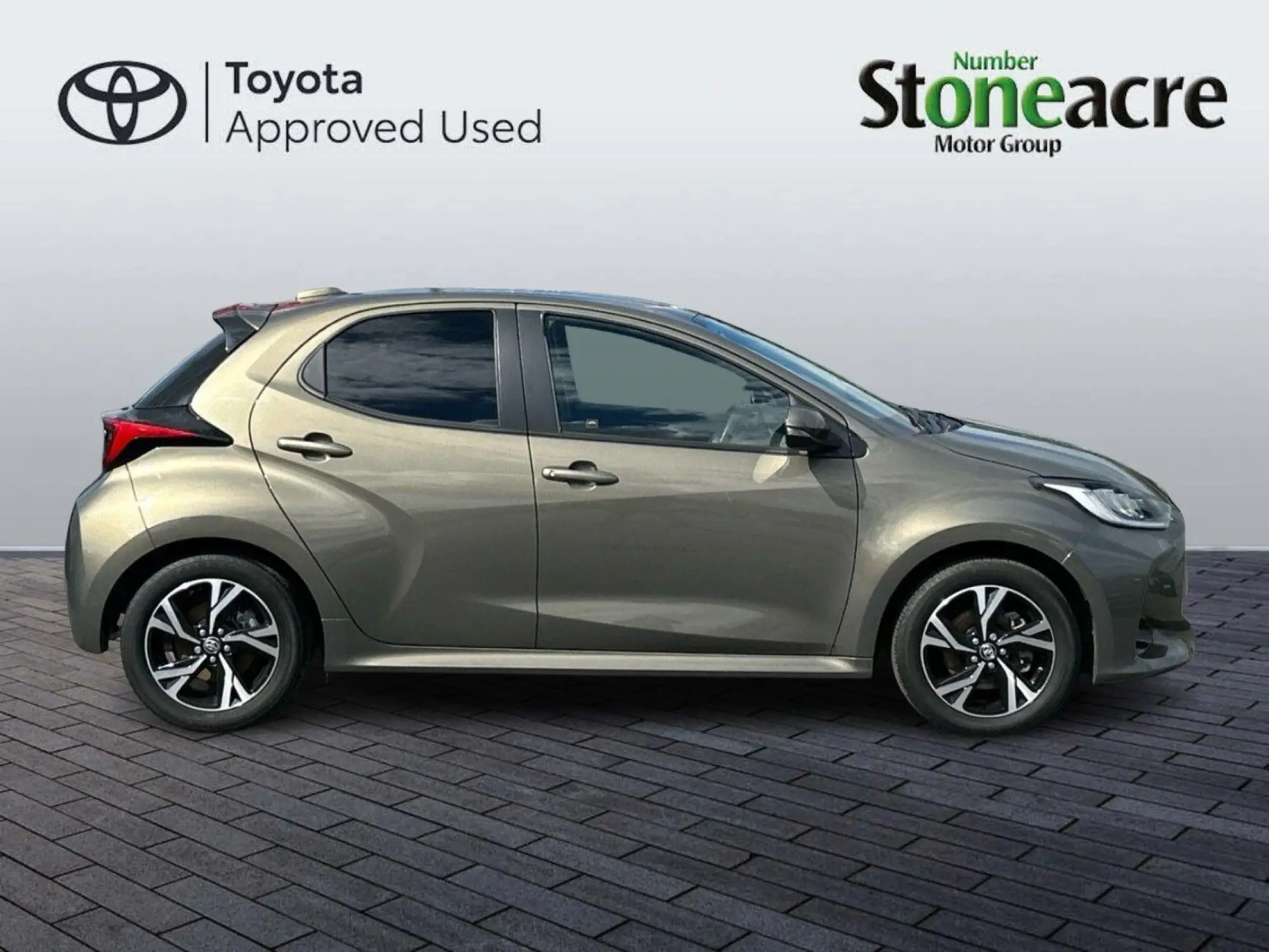 Toyota Yaris 1.5 Hybrid Design 5dr CVT ND74KRO Image 2