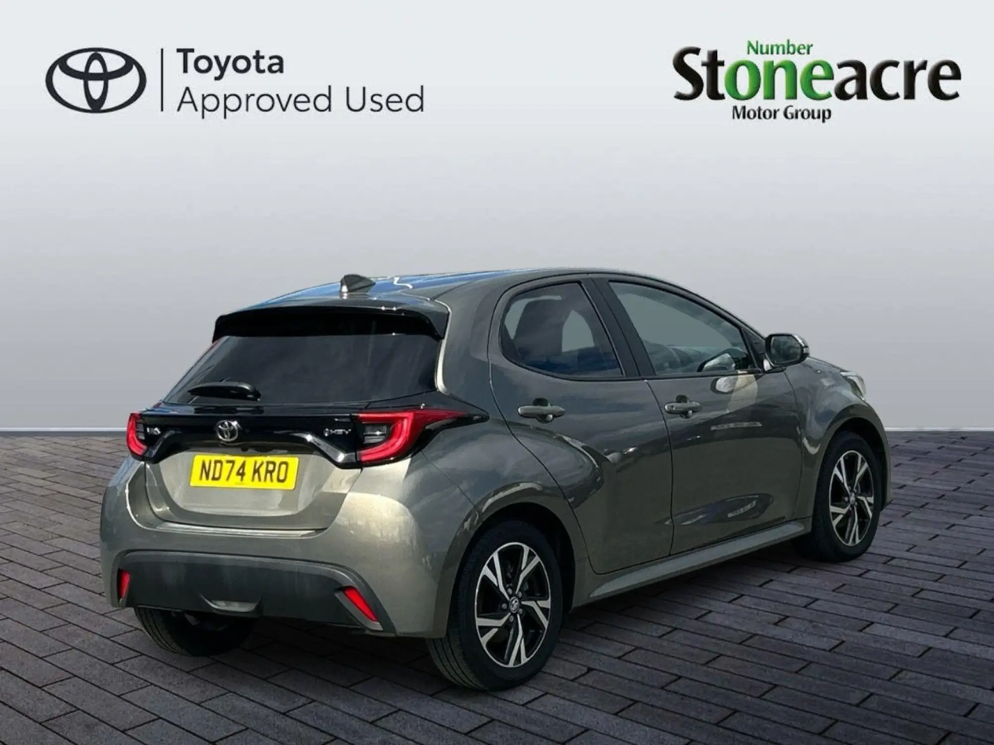 Toyota Yaris 1.5 Hybrid Design 5dr CVT ND74KRO Image 3