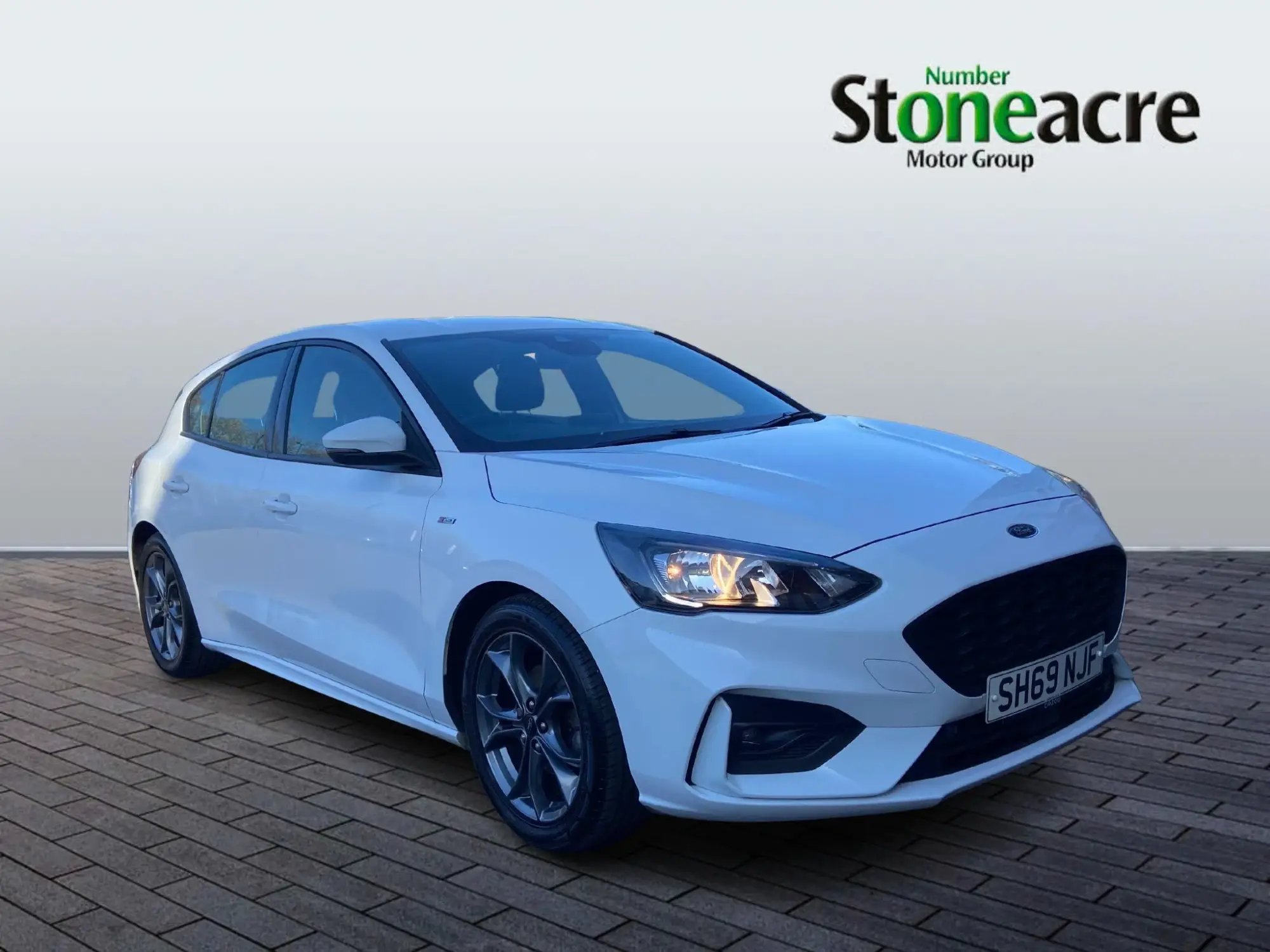 Ford Focus 1.0T EcoBoost ST-Line Euro 6 (s/s) 5dr SH69NJF Image 1