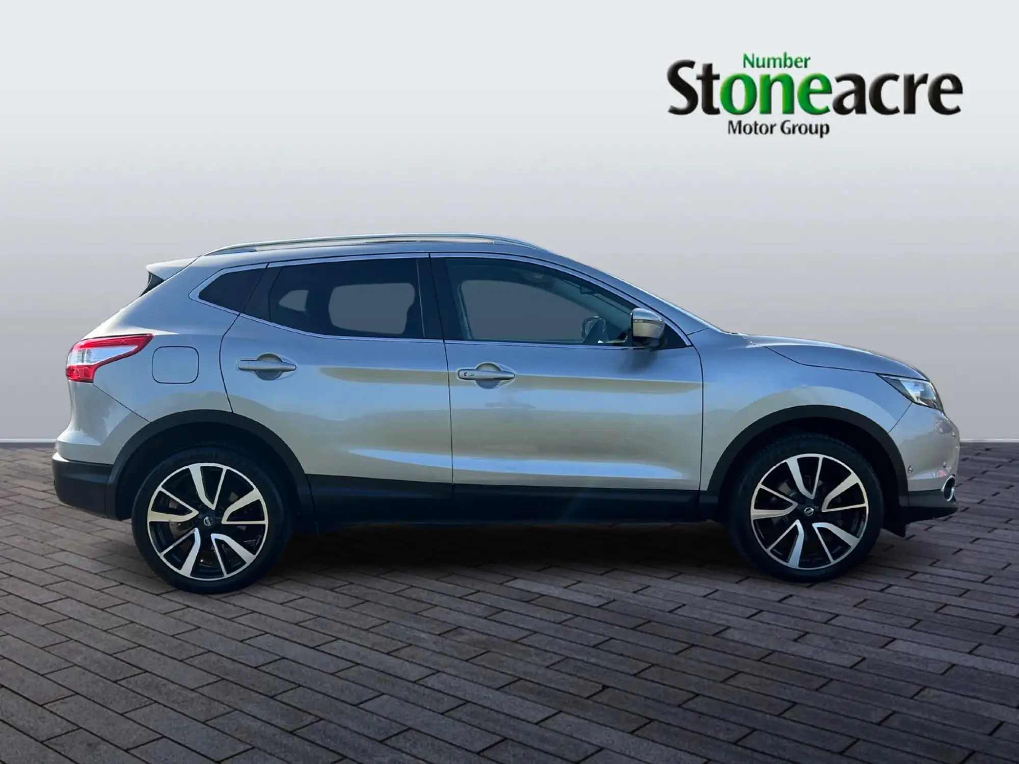 Nissan Qashqai 1.6 dCi Tekna SUV 5dr Diesel Manual 4WD Euro 6 (s/s) (130 ps) DA66ANV Image 2