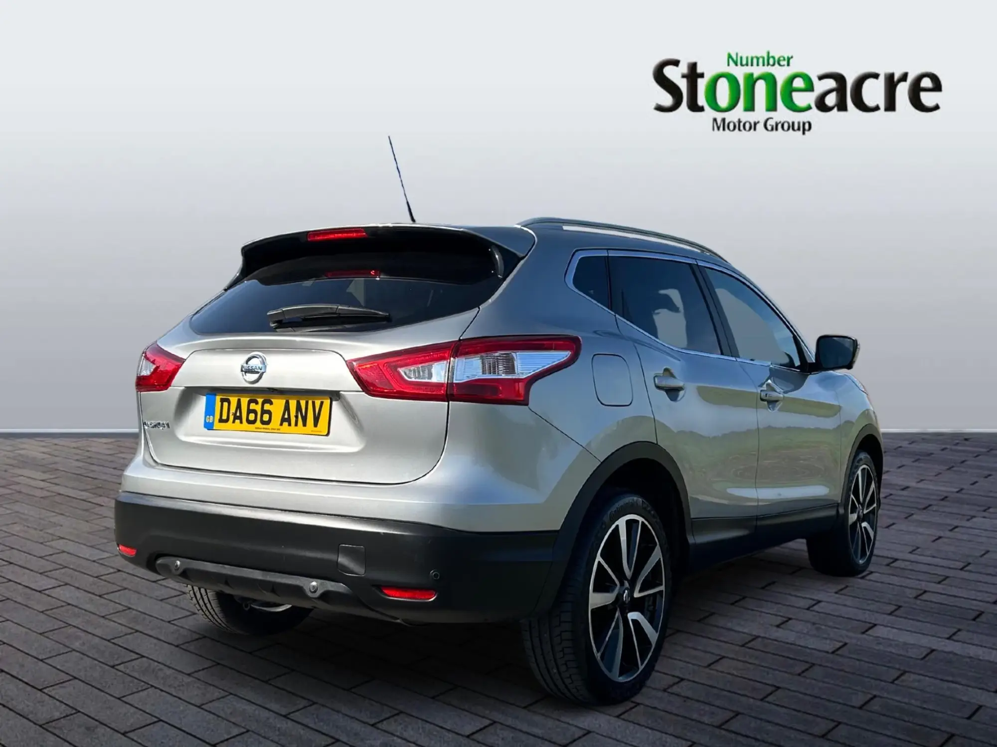 Nissan Qashqai 1.6 dCi Tekna SUV 5dr Diesel Manual 4WD Euro 6 (s/s) (130 ps) DA66ANV Image 3