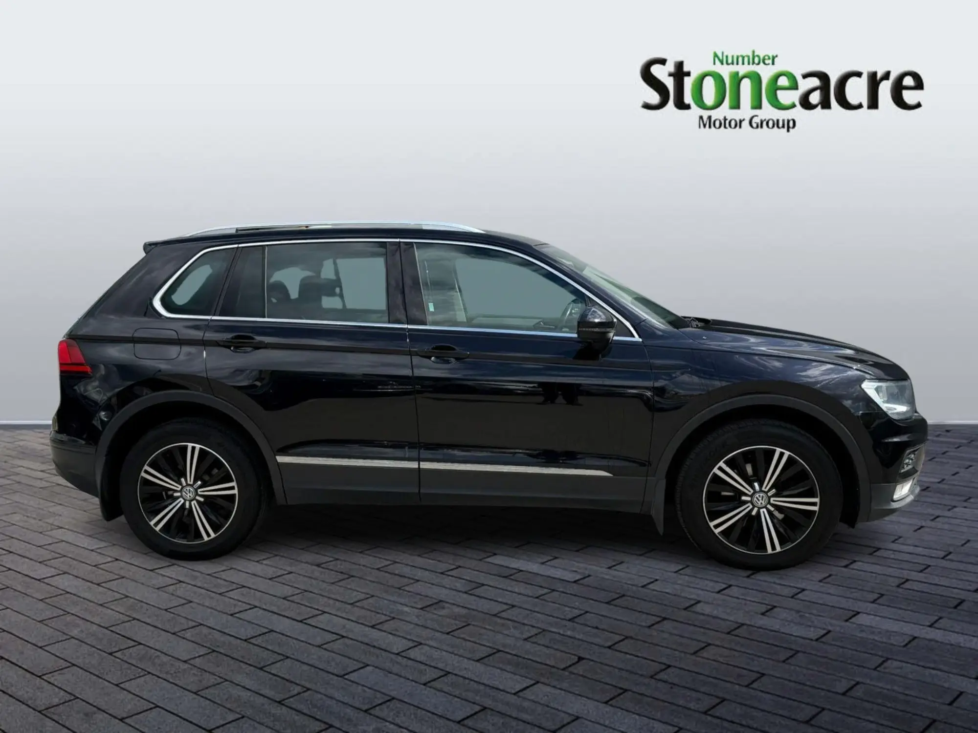 Volkswagen Tiguan 2.0 TDI BlueMotion Tech SE Navigation DSG 4Motion Euro 6 (s/s) 5dr ET66RWW Image 2