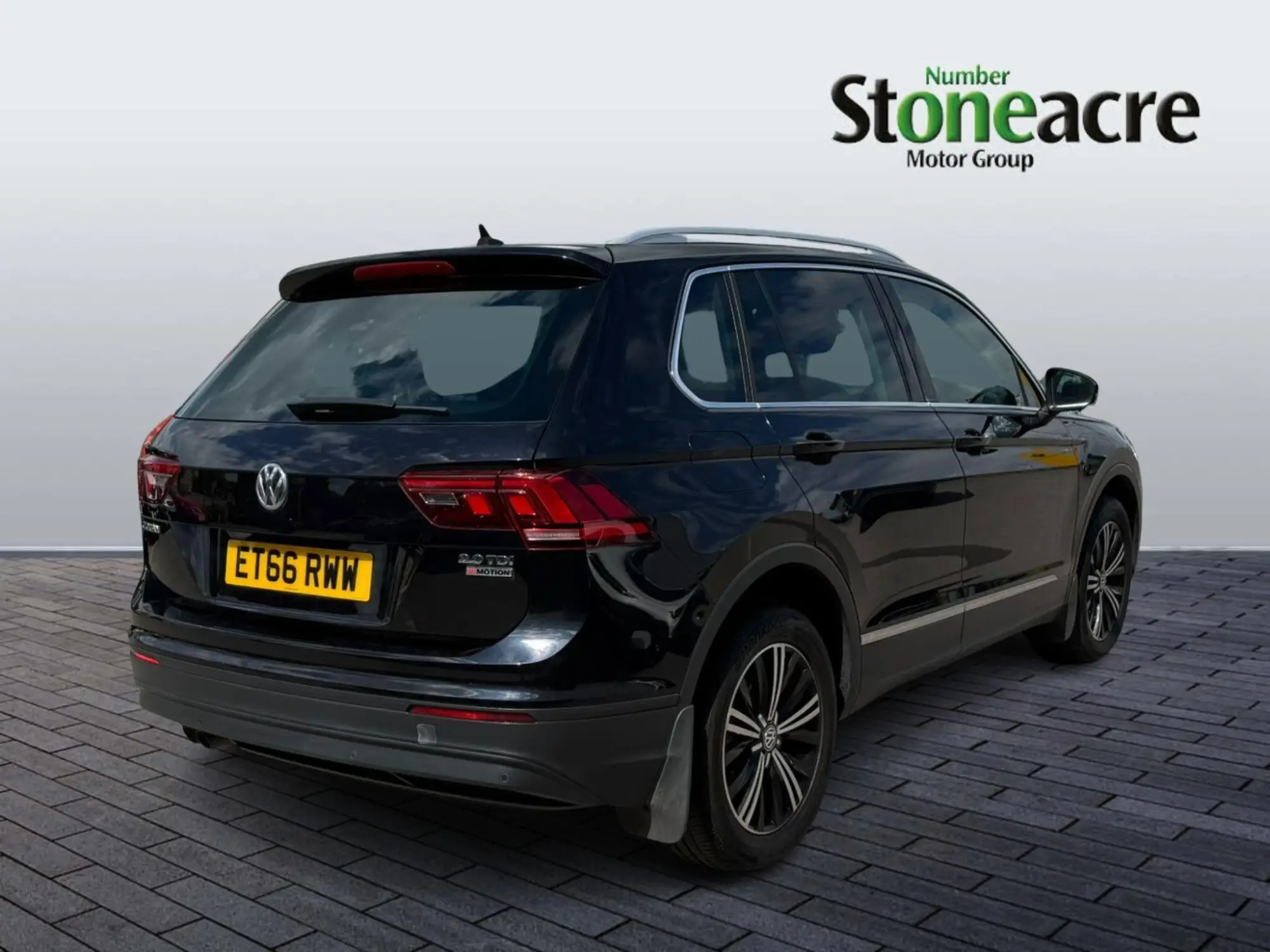 Volkswagen Tiguan 2.0 TDI BlueMotion Tech SE Navigation DSG 4Motion Euro 6 (s/s) 5dr ET66RWW Image 3