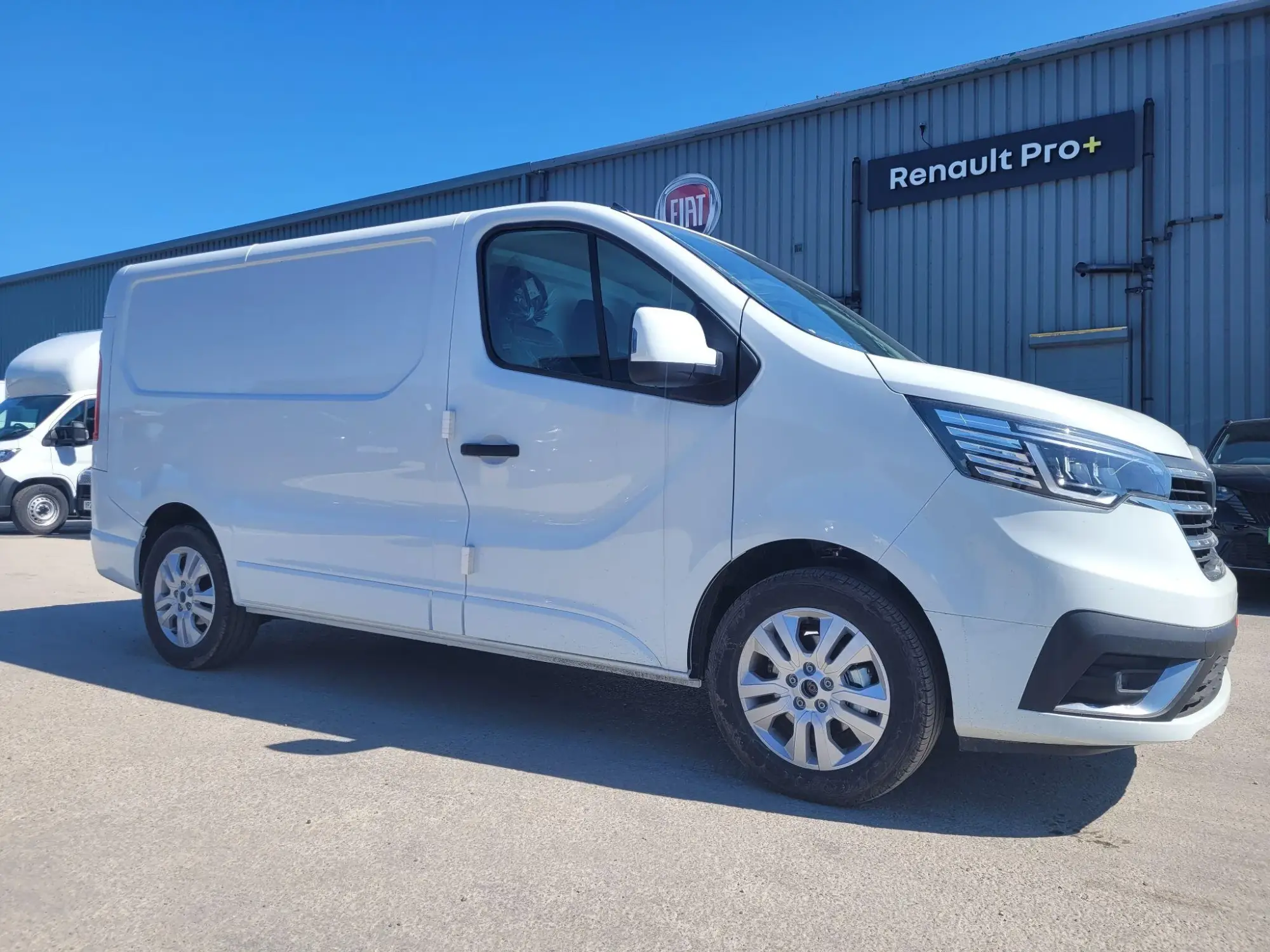 Renault Trafic 2.0 dCi Blue SL30 Extra Auto L1 H1 Euro 6 (s/s) 5dr YP26XUO Image 1 Renault Trafic 2.0 dCi Blue SL30 Extra Auto L1 H1 Euro 6 (s/s) 5dr YP26XUO Image 1