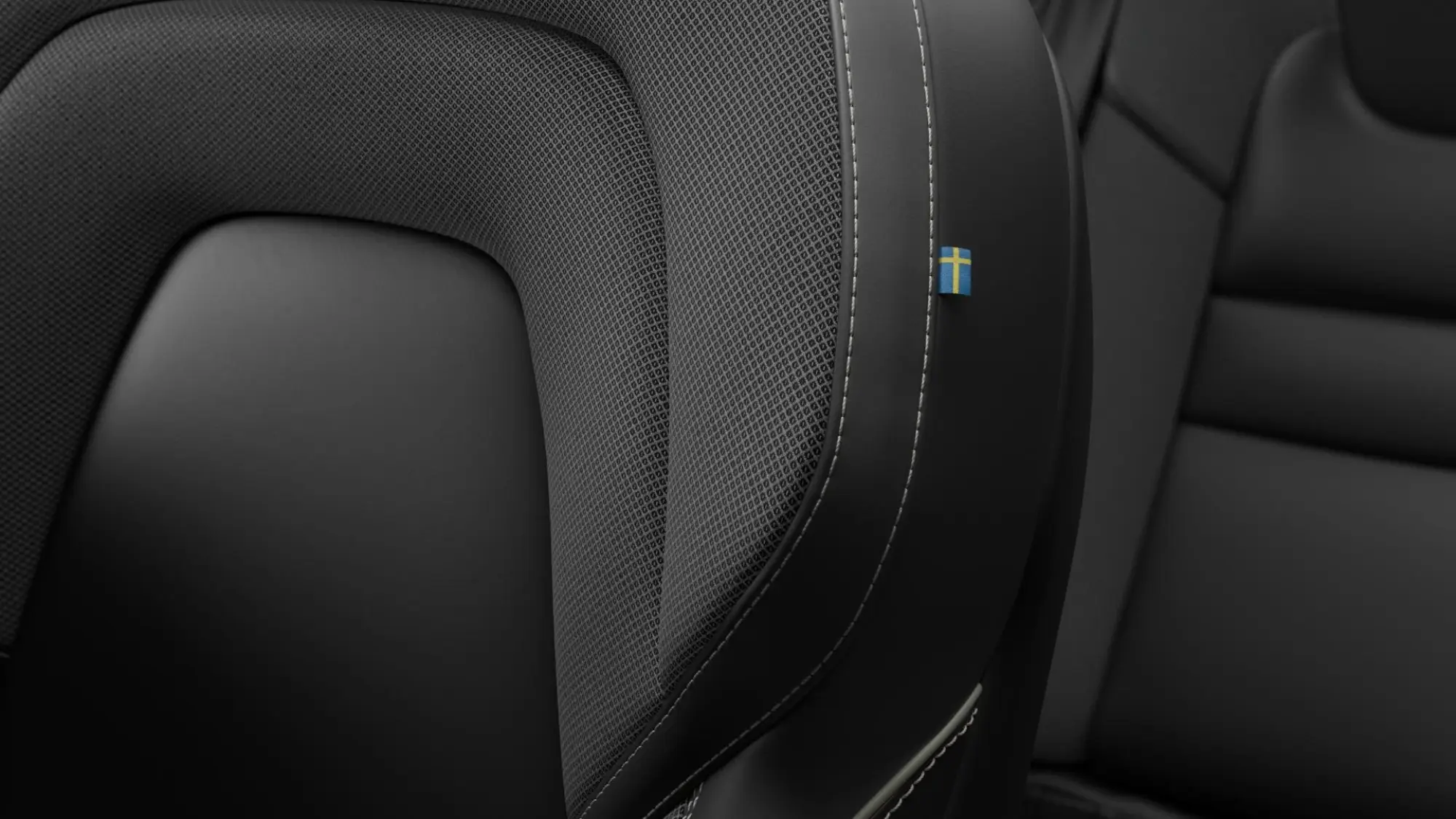 Volvo V60 Plug-In Hybrid 2.0 T6 [335] PHEV Plus Dark 5dr AWD Auto Image 2