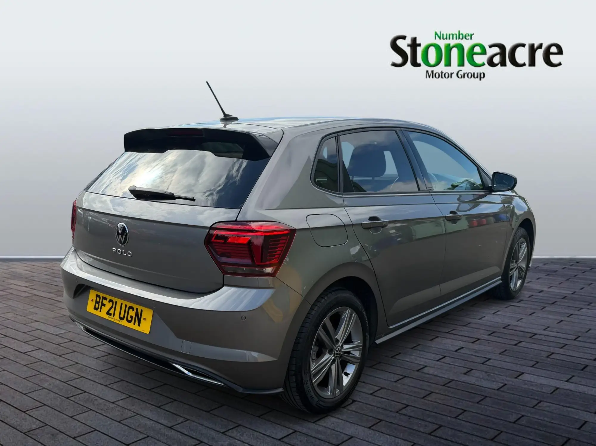 Volkswagen Polo 1.0 TSI R-Line DSG Euro 6 (s/s) 5dr BF21UGN Image 3