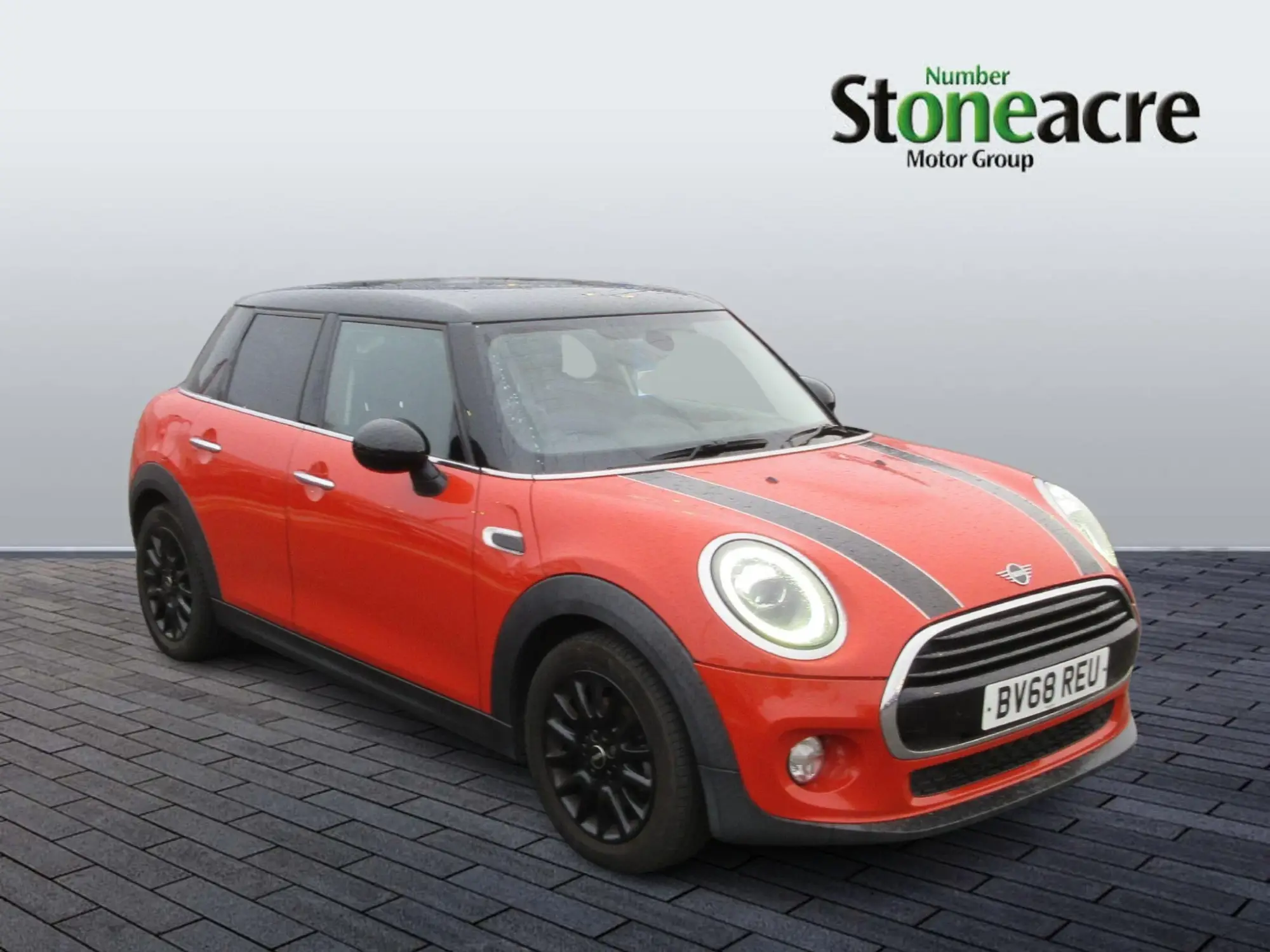 MINI Hatch 5-Door Hatch Cooper Classic BV68REU Image 1
