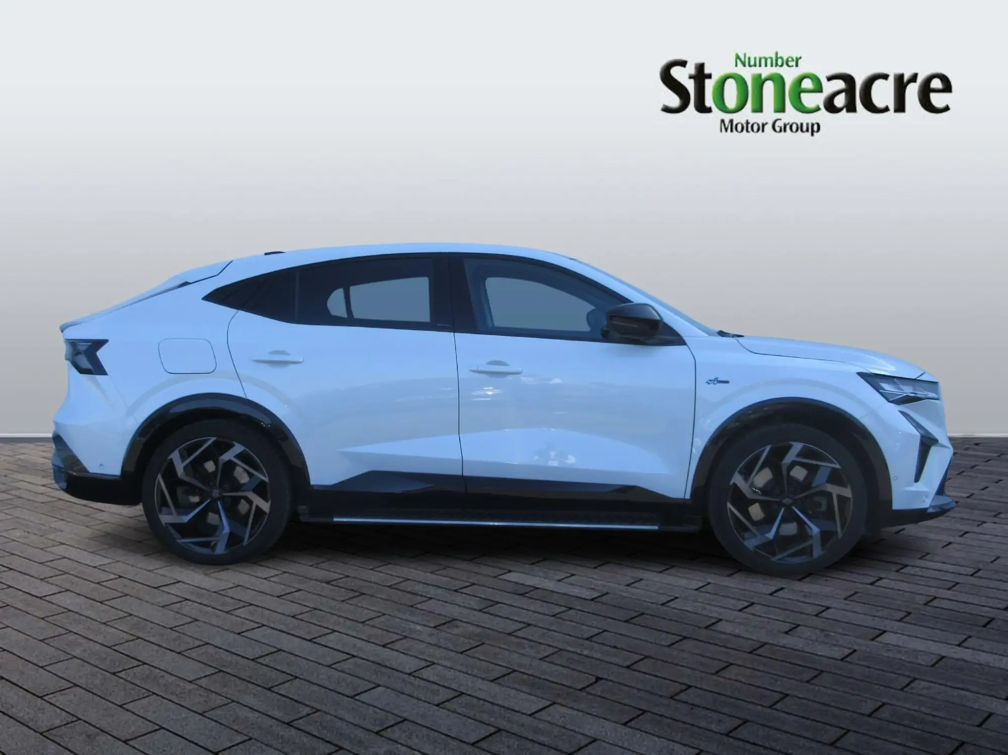 Renault Rafale E-Tech Plug-In Hybrid 1.2 E-TECH 22kWh atelier Alpine Auto 4WD Euro 6 (s/s) 5dr NV75VNJ Image 2