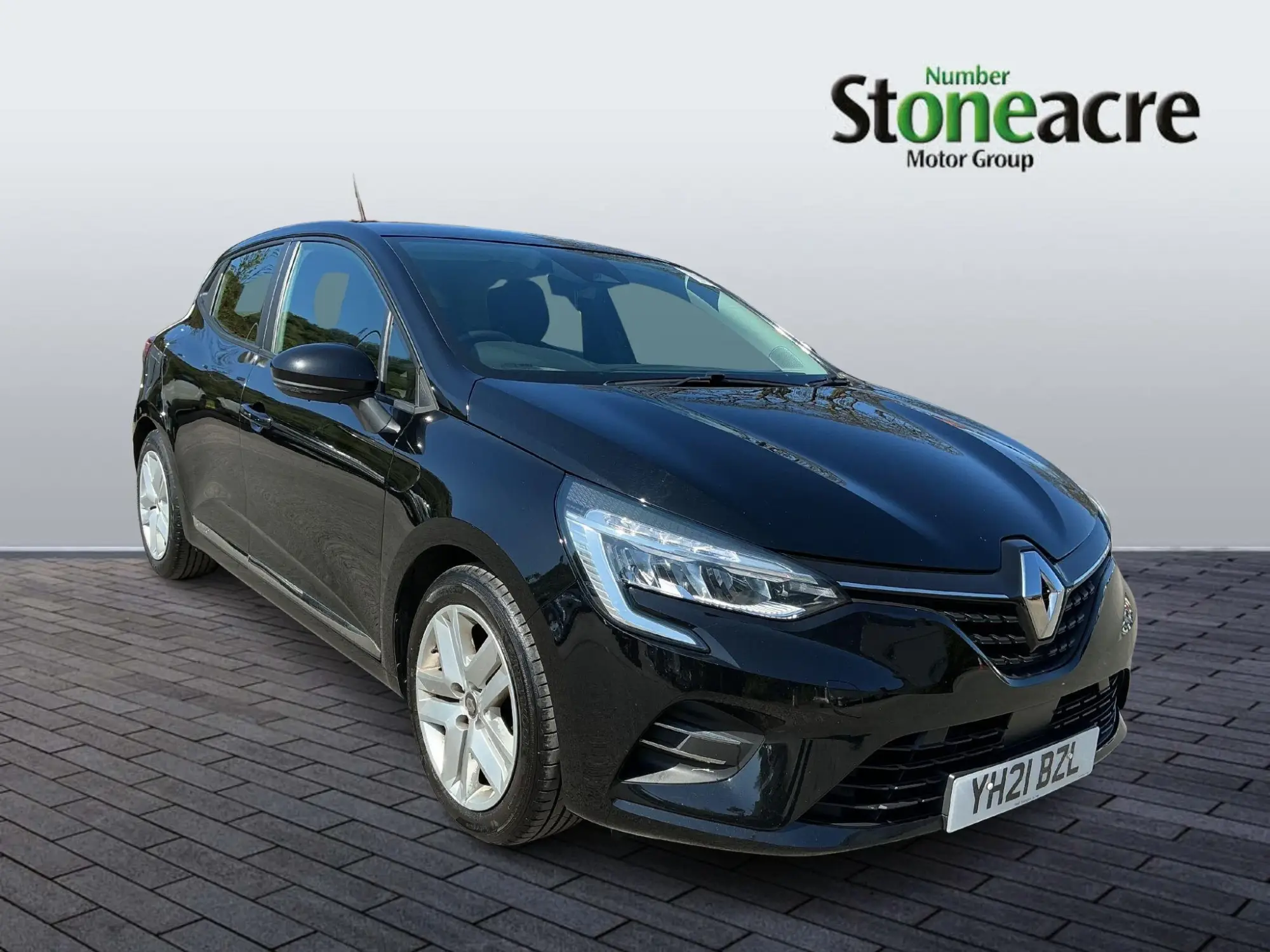 Renault Clio 1.0 TCe Play Euro 6 (s/s) 5dr YH21BZL Image 1