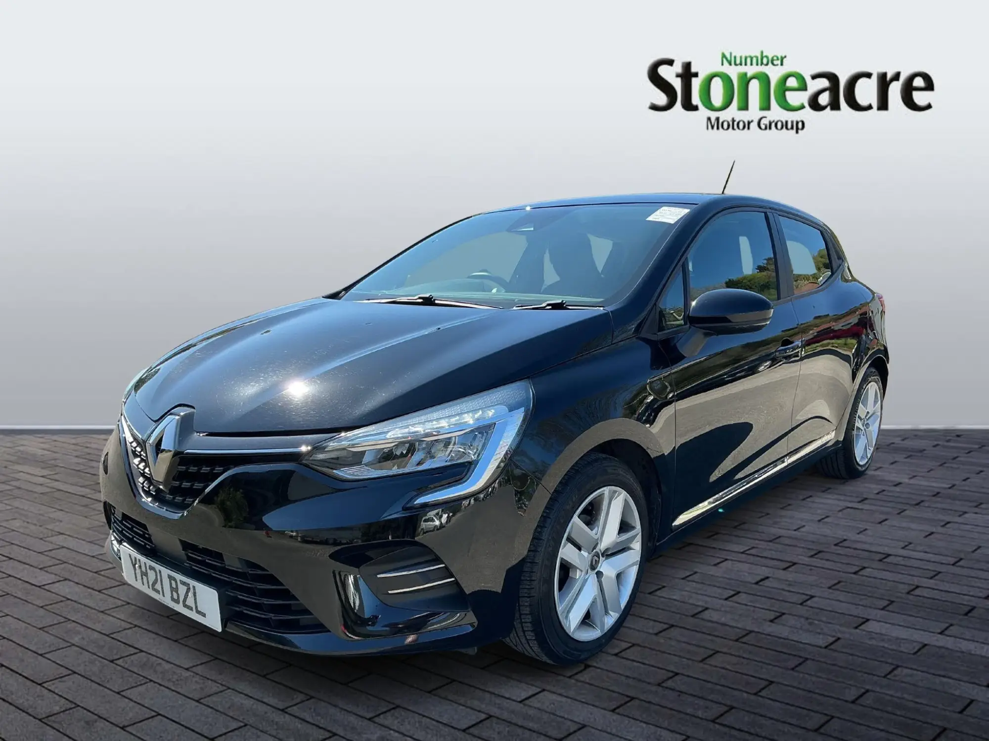 Renault Clio 1.0 TCe Play Euro 6 (s/s) 5dr YH21BZL Image 3