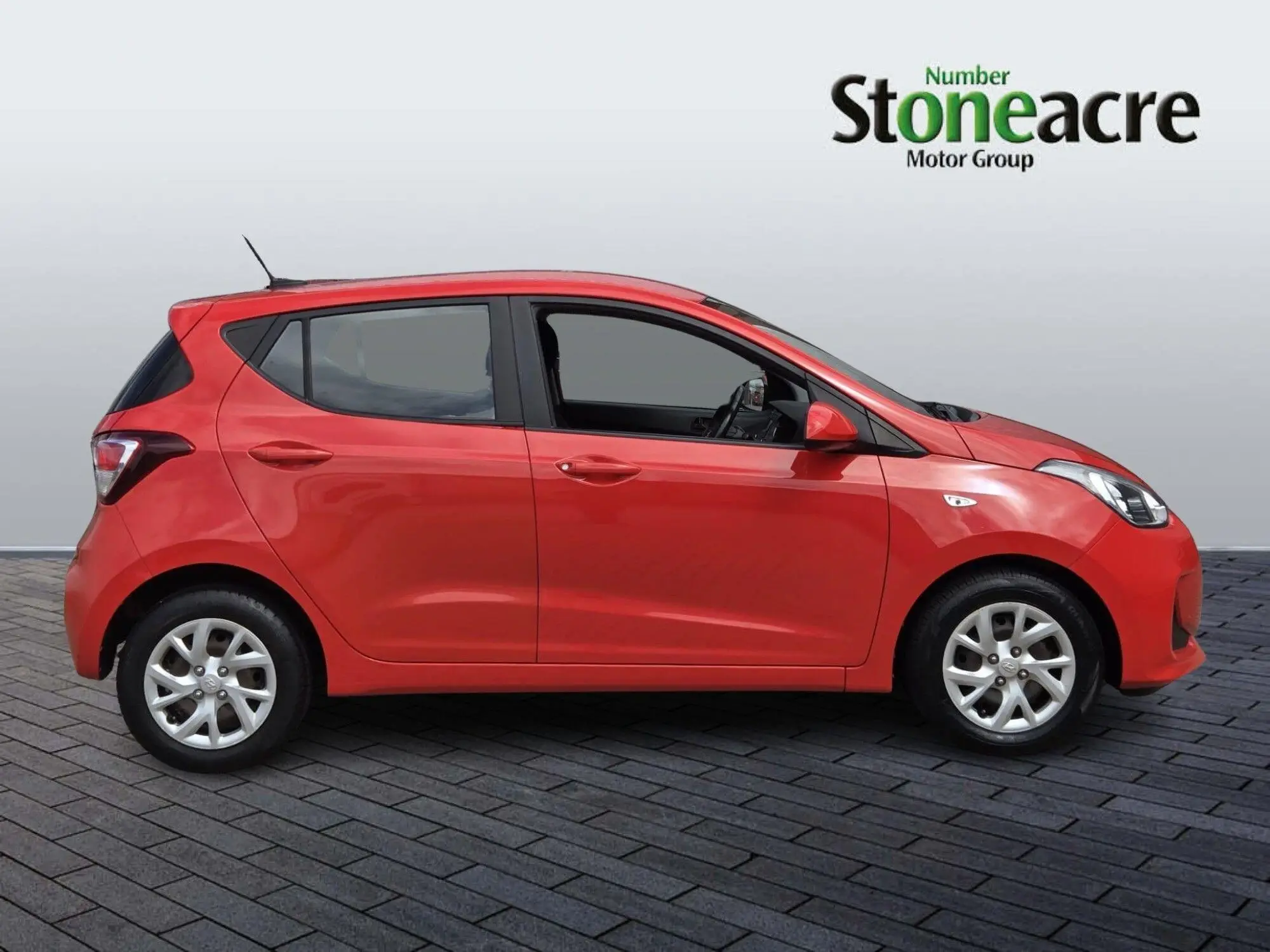 Hyundai i10 1.0 SE Hatchback 5dr Petrol Manual Euro 6 (67 ps) FT19LPU Image 2
