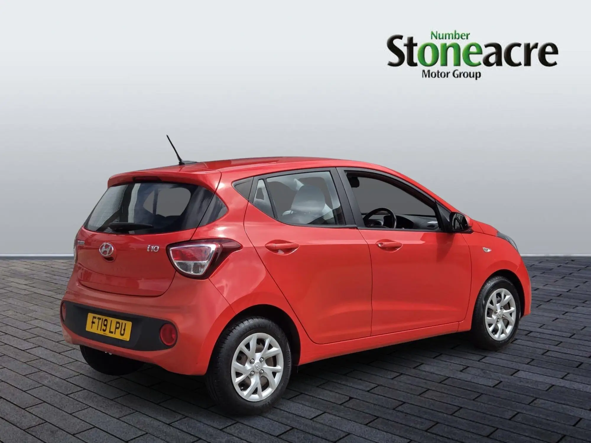Hyundai i10 1.0 SE Hatchback 5dr Petrol Manual Euro 6 (67 ps) FT19LPU Image 3