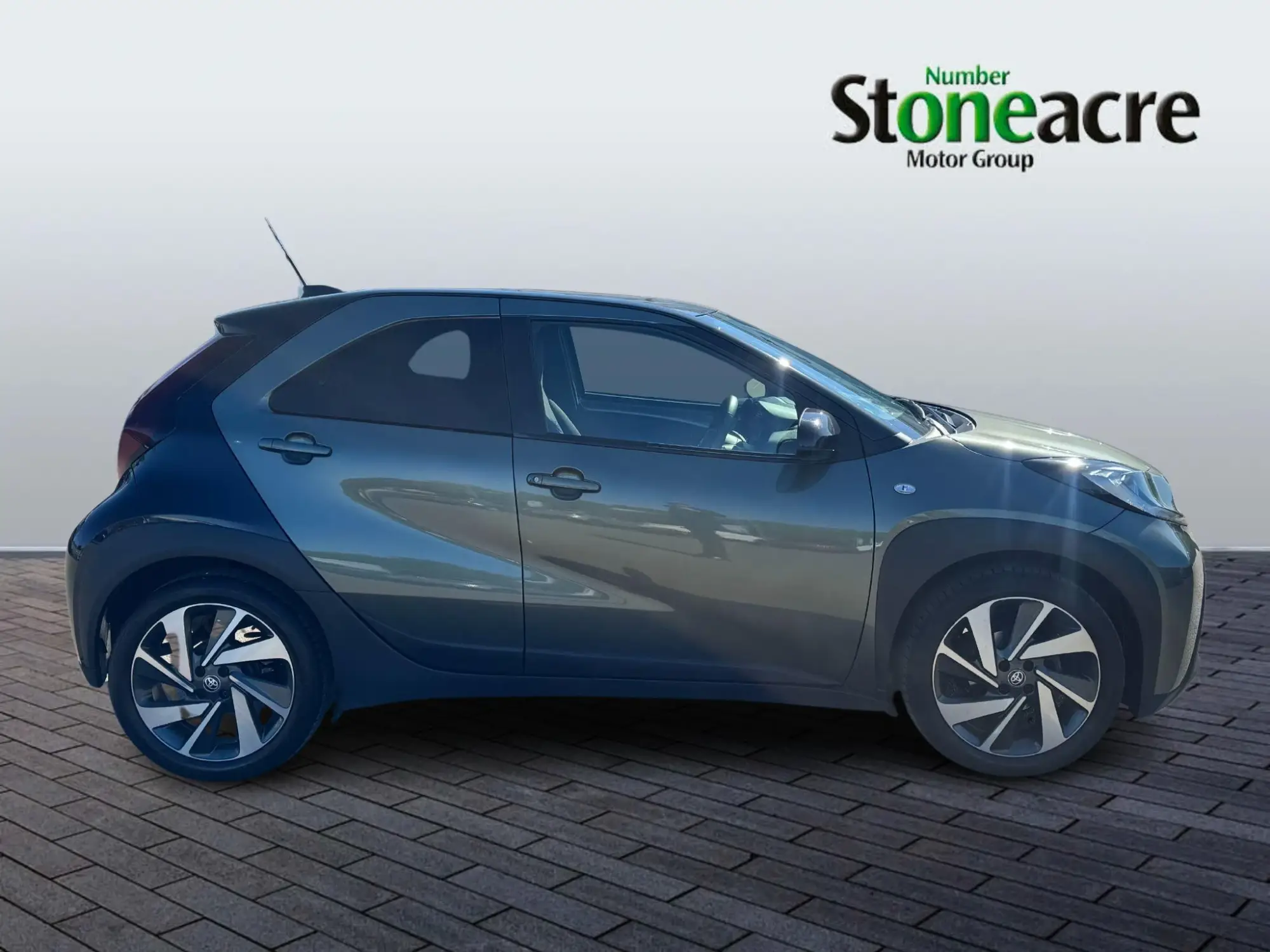Toyota Aygo X 1.0 VVT-i Edge 5dr FN23VSA Image 2