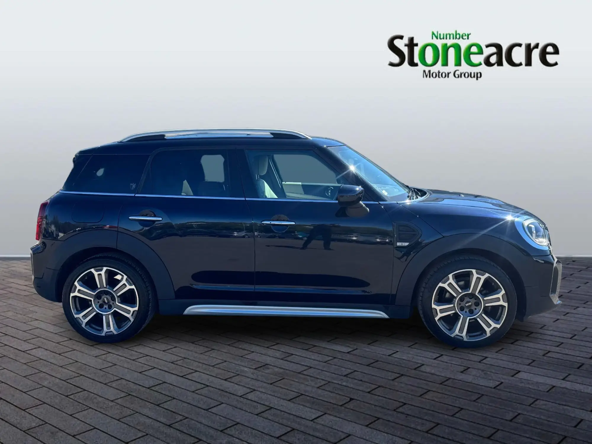 MINI Countryman Countryman Cooper Exclusive FD22HAE Image 2