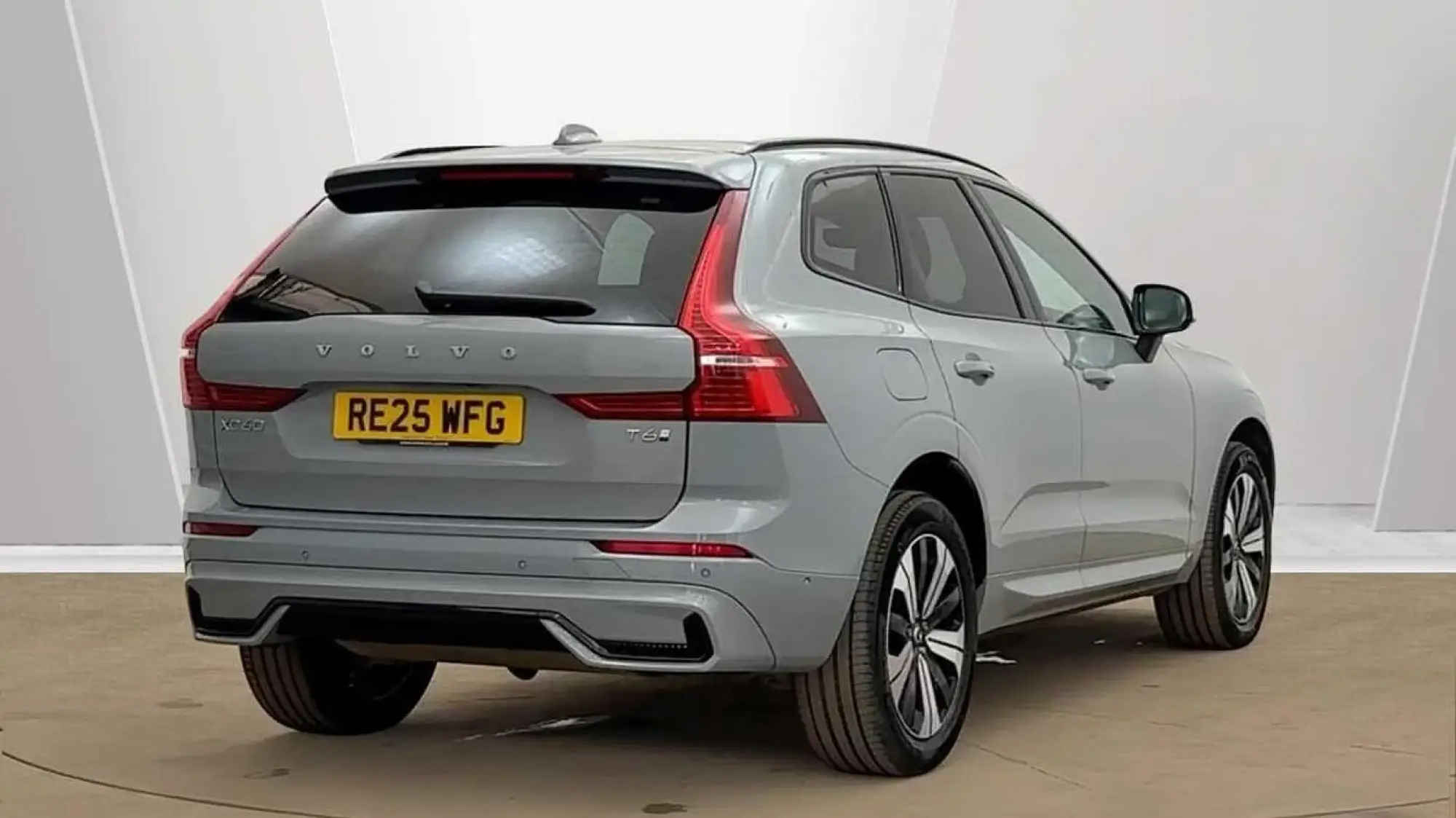 Volvo XC60 2.0h T6 18.8kWh Plus Auto AWD Euro 6 (s/s) 5dr RE25WFG Image 3