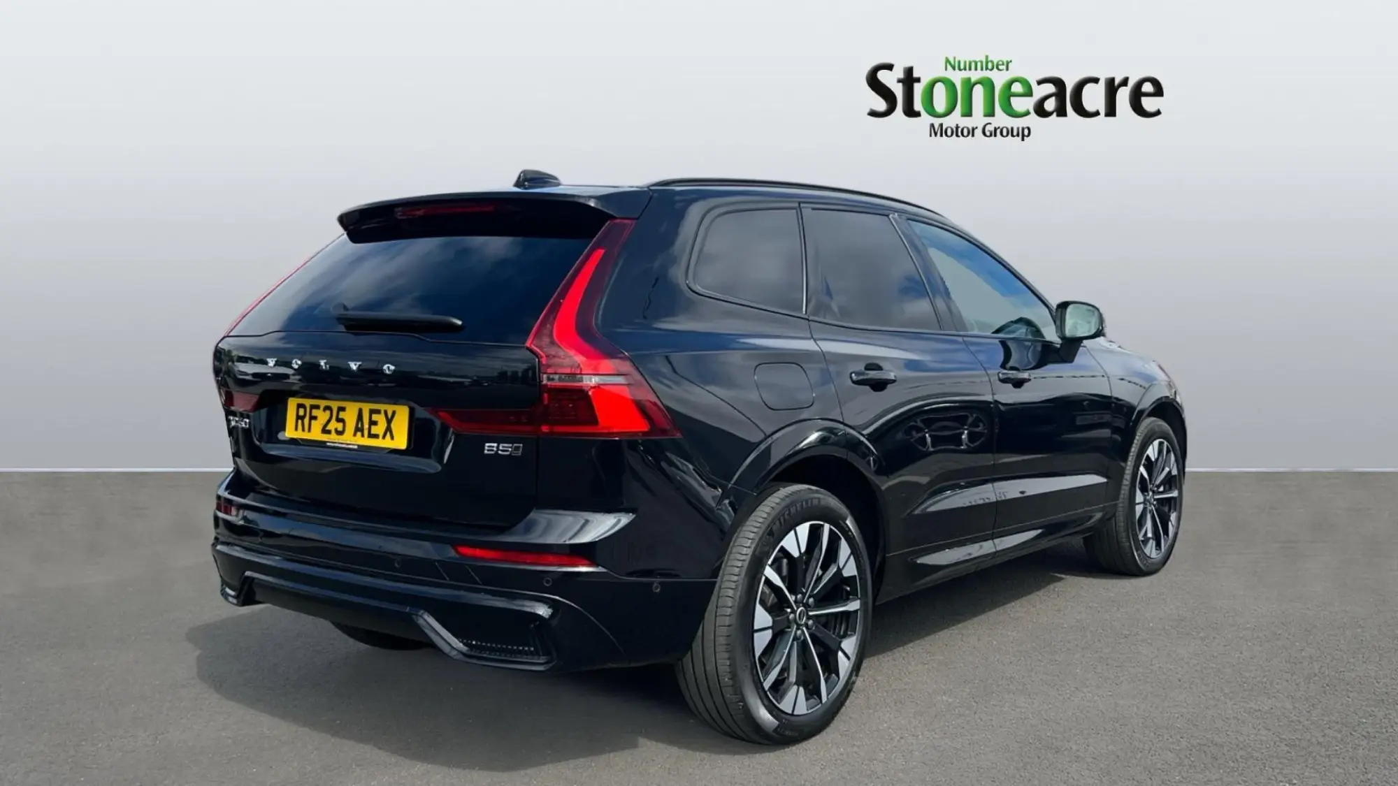 Volvo XC60 2.0 B5 MHEV Plus Pro Auto AWD Euro 6 (s/s) 5dr RF25AEX Image 2