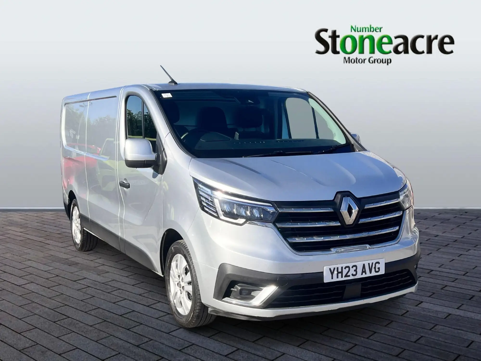 Renault Trafic 2.0 dCi Blue LL30 Sport L2 H1 Euro 6 (s/s) 5dr YH23AVG Image 2