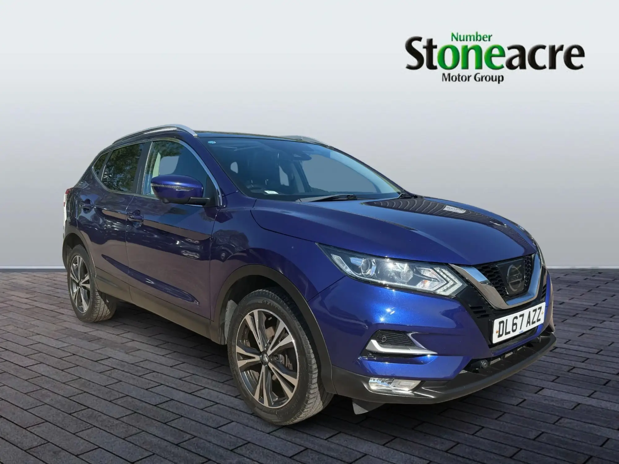 Nissan Qashqai 1.2 DiG-T N-Connecta 5dr DL67AZZ Image 1