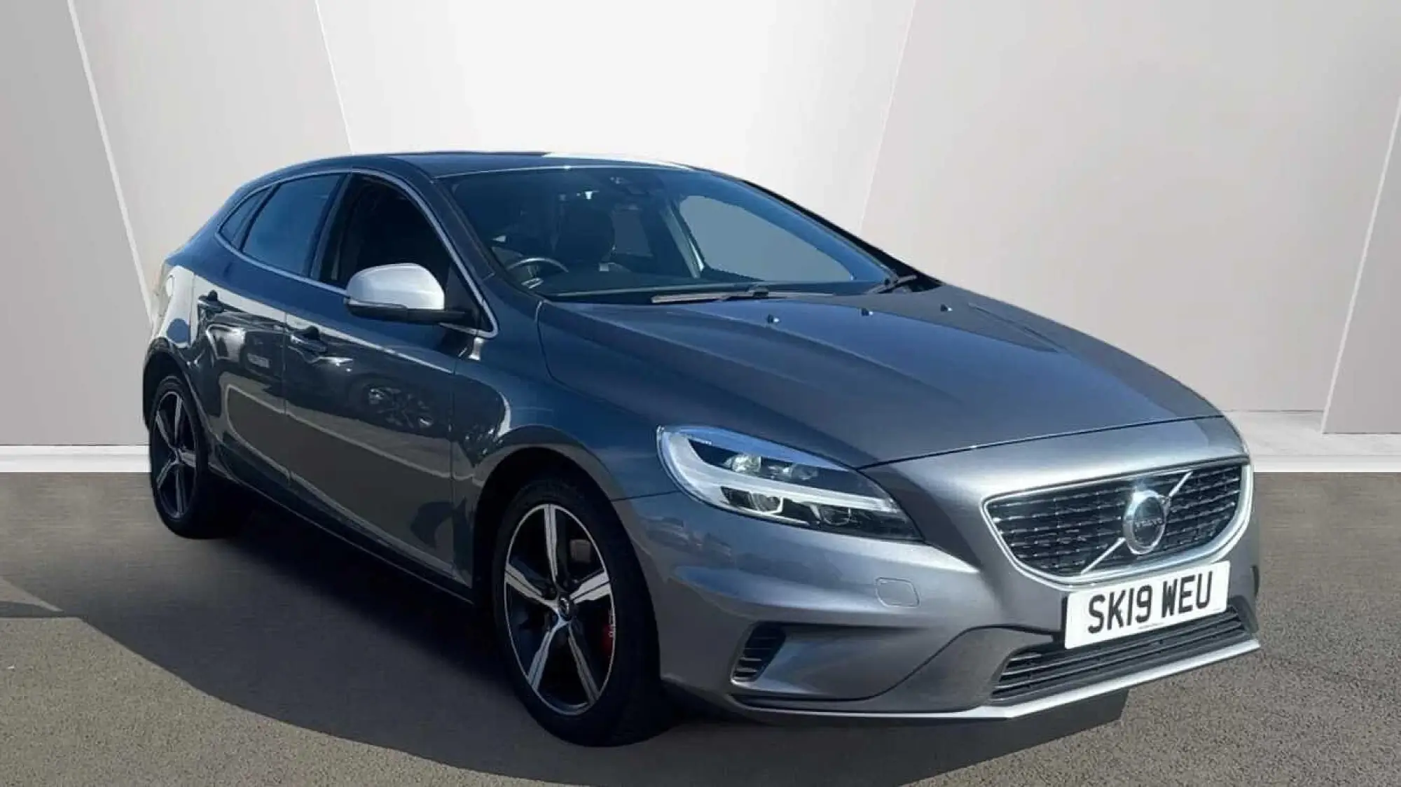 Volvo V40 2.0 T2 GPF R-Design Euro 6 (s/s) 5dr SK19WEU Image 1