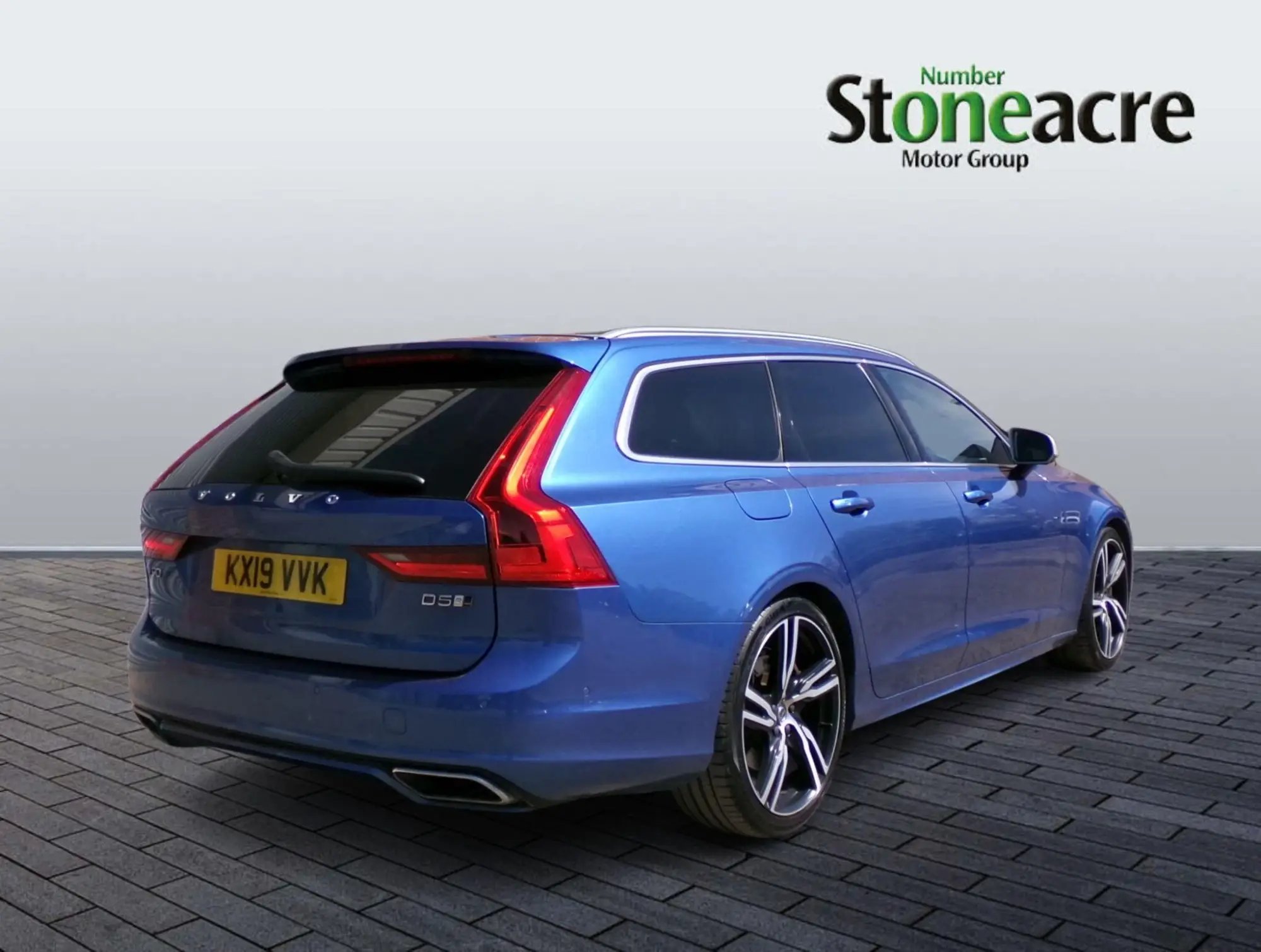 Volvo V90 2.0 D5 PowerPulse R-Design Pro Auto AWD Euro 6 (s/s) 5dr KX19VVK Image 2