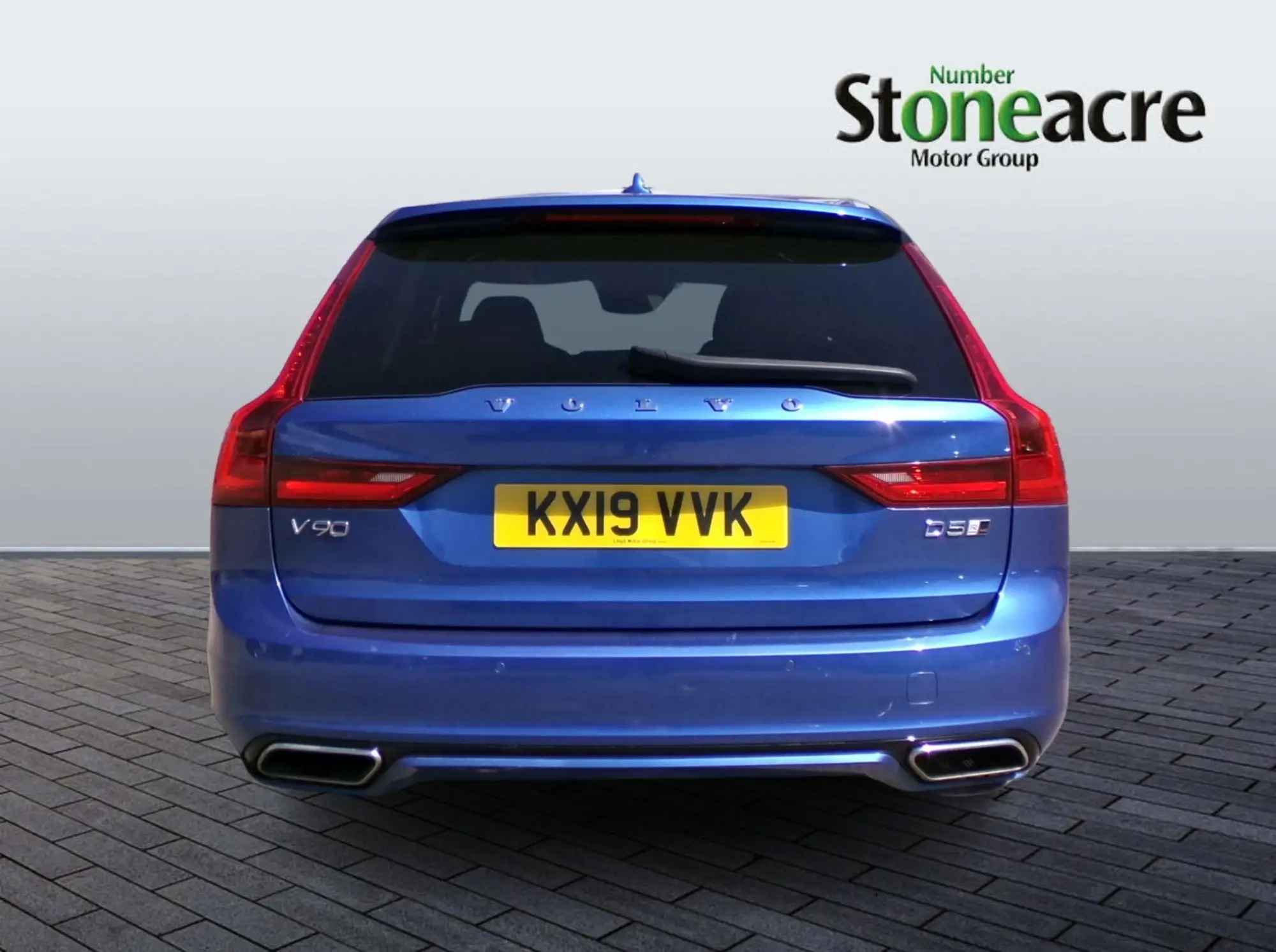 Volvo V90 2.0 D5 PowerPulse R-Design Pro Auto AWD Euro 6 (s/s) 5dr KX19VVK Image 3