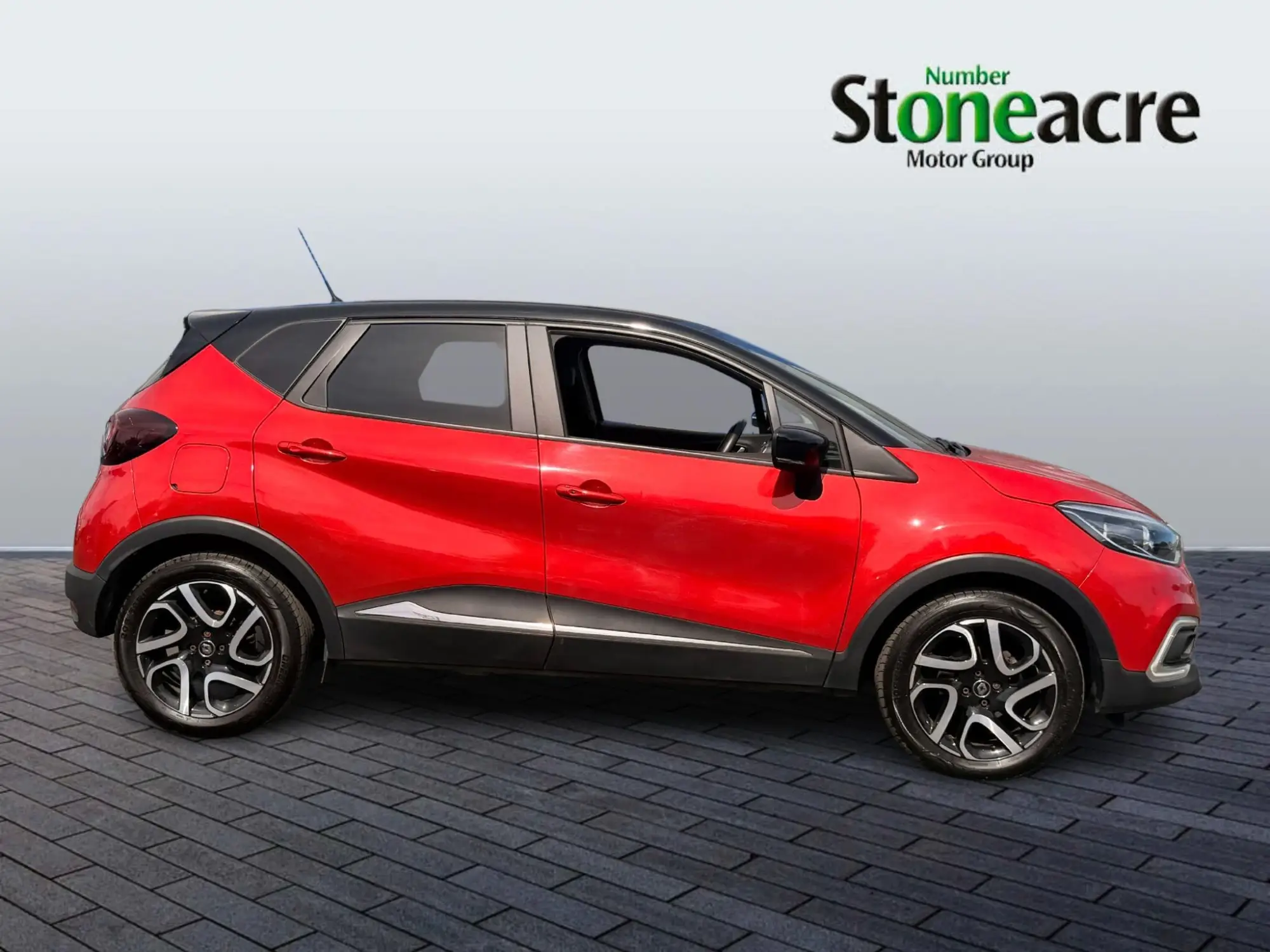 Renault Captur 0.9 TCE 90 Iconic 5dr NV69RXR Image 2