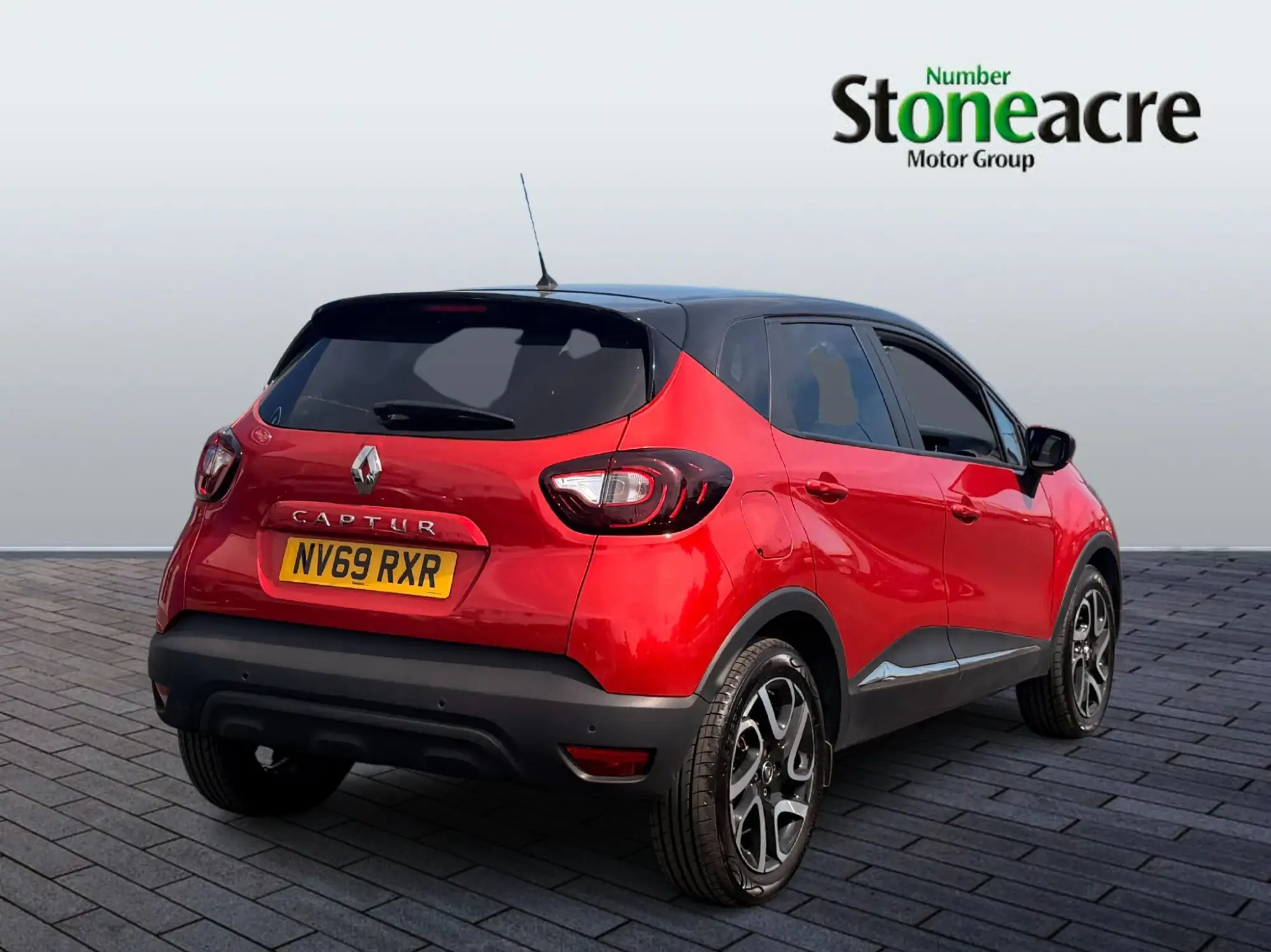 Renault Captur 0.9 TCE 90 Iconic 5dr NV69RXR Image 3