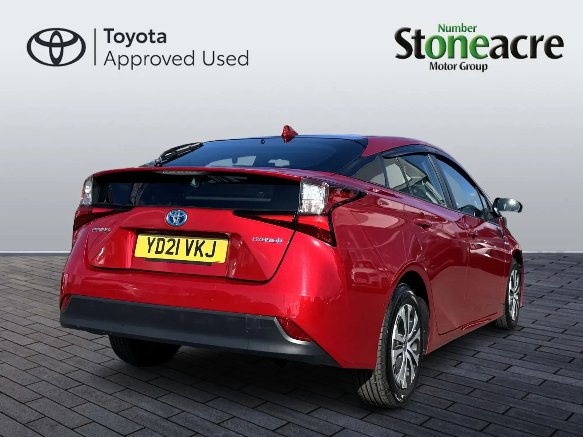 Toyota Prius 1.8 VVT-h Excel CVT Euro 6 (s/s) 5dr (15in Alloy) YD21VKJ Image 3