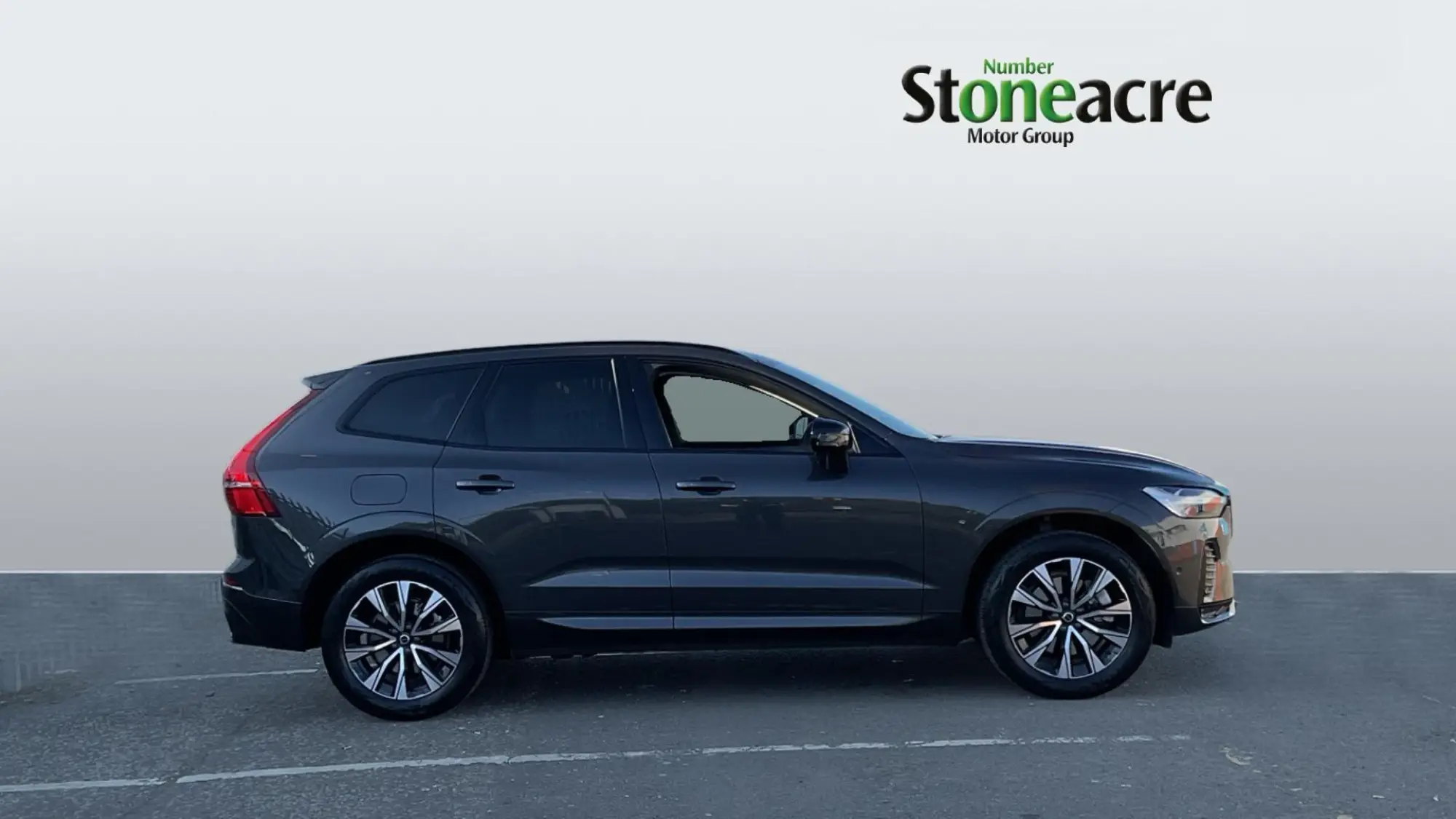 Volvo XC60 Plus Dark B5 (250 hp) NA24VFM Image 3