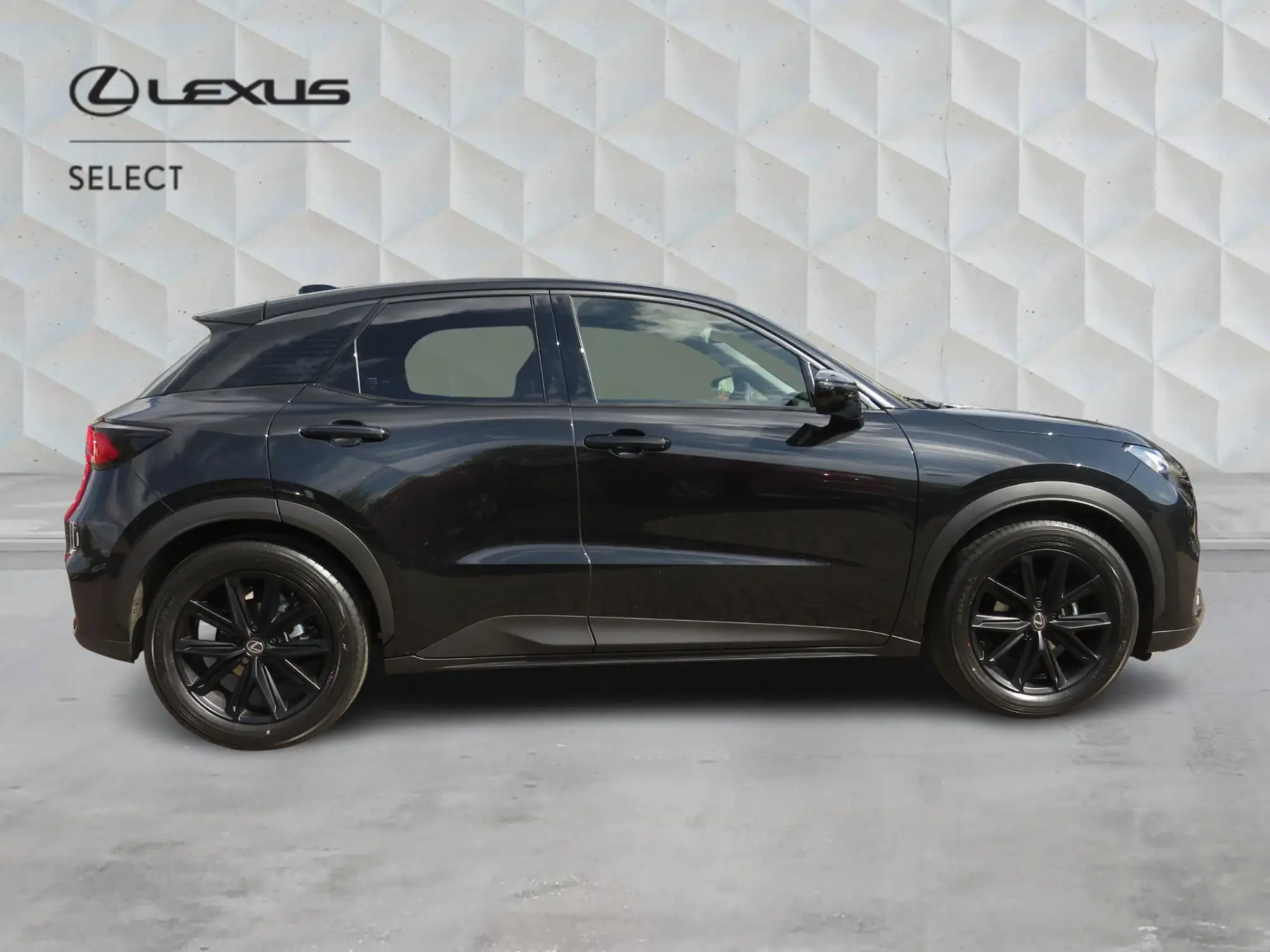 Lexus LBX 1.5 VVT-iE Vibrant Edition E-CVT Euro 6 (s/s) 5dr NA26LXW Image 2