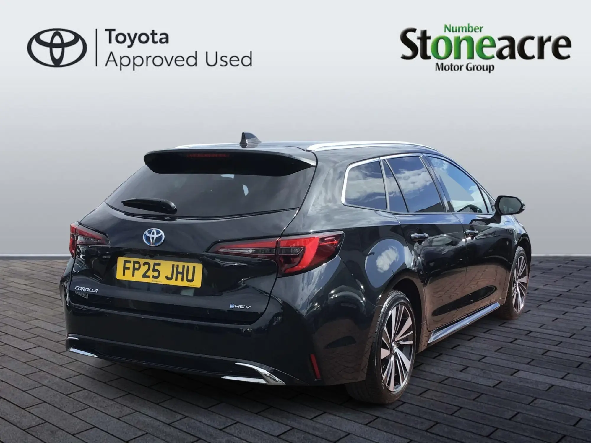 Toyota Corolla Touring Sports 1.8 VVT-h Design Touring Sports CVT Euro 6 (s/s) 5dr FP25JHU Image 2