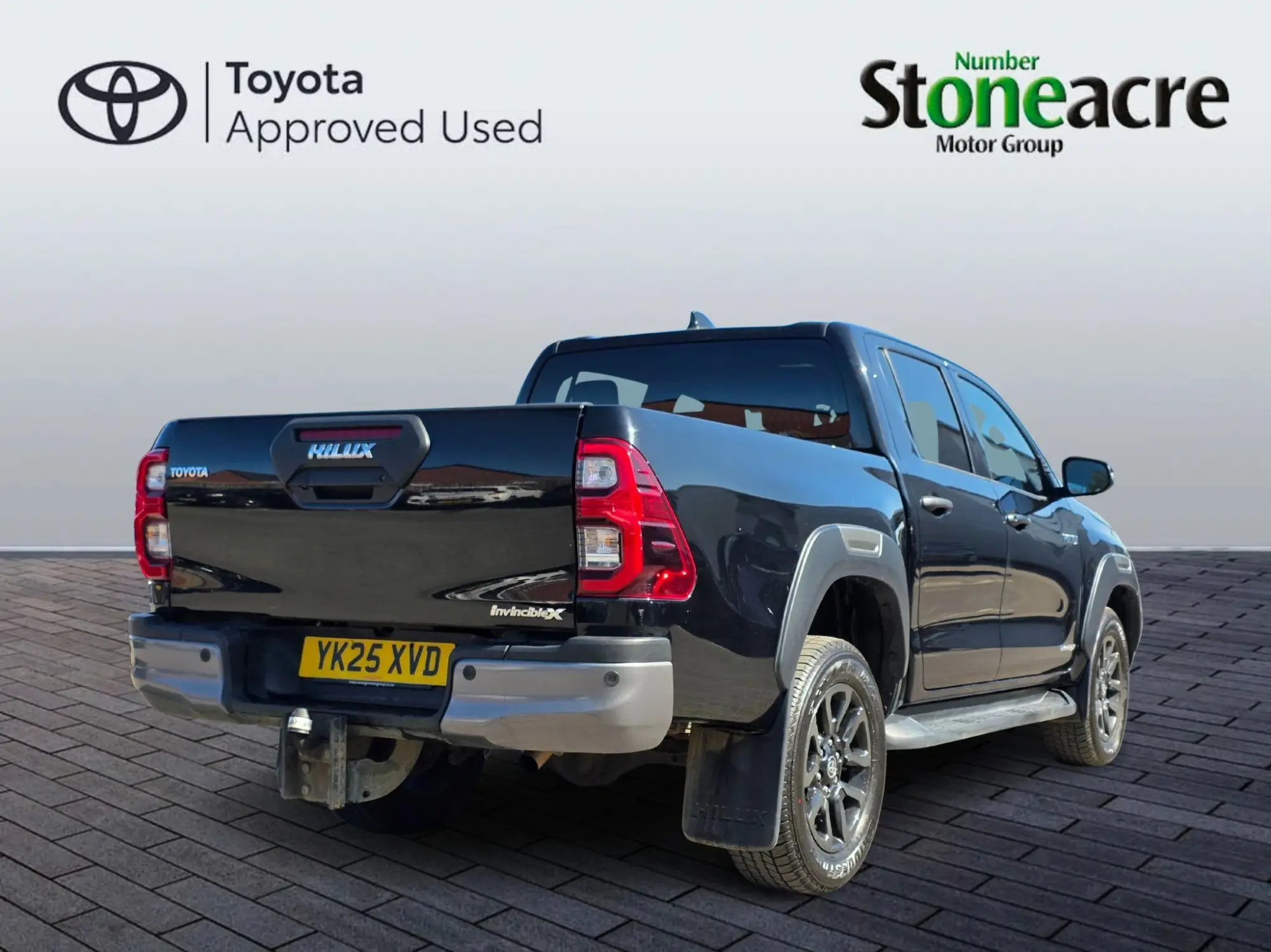 Toyota Hilux Image 2