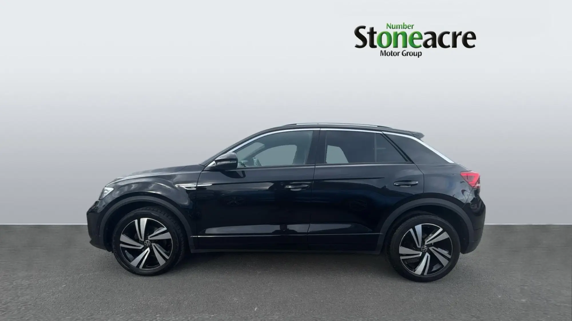 Volkswagen T-Roc 1.5 TSI R-Line DSG Euro 6 (s/s) 5dr FV24UKX Image 3