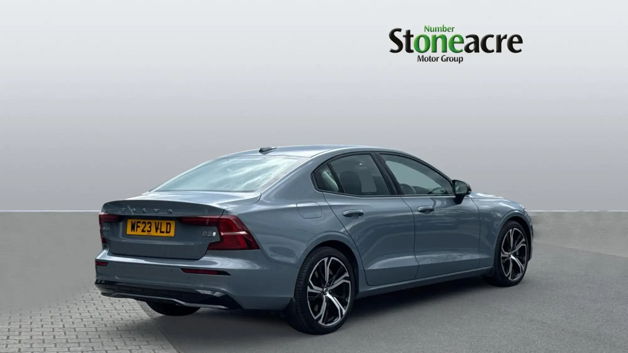 Volvo S60 2.0 B5P R DESIGN 4dr Auto WF23VLD Image 2