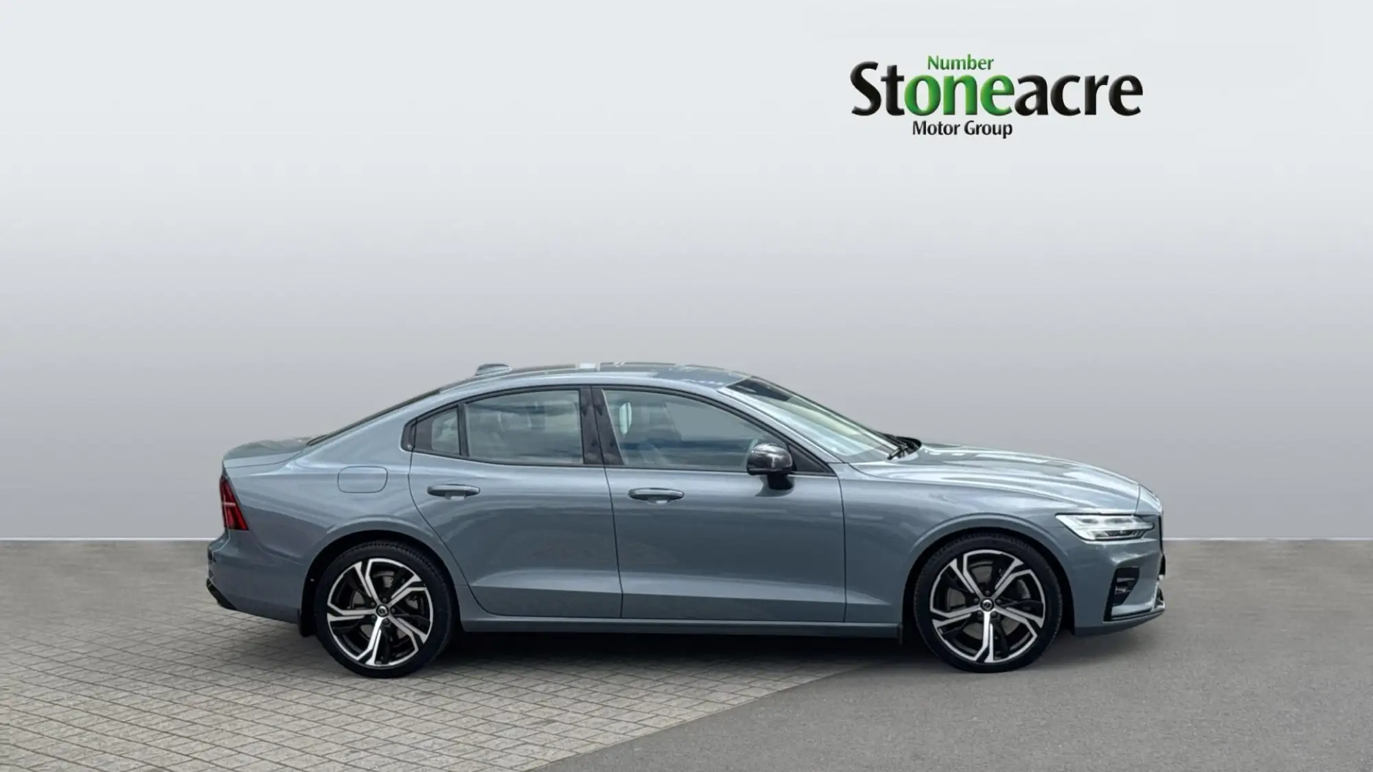 Volvo S60 2.0 B5P R DESIGN 4dr Auto WF23VLD Image 3